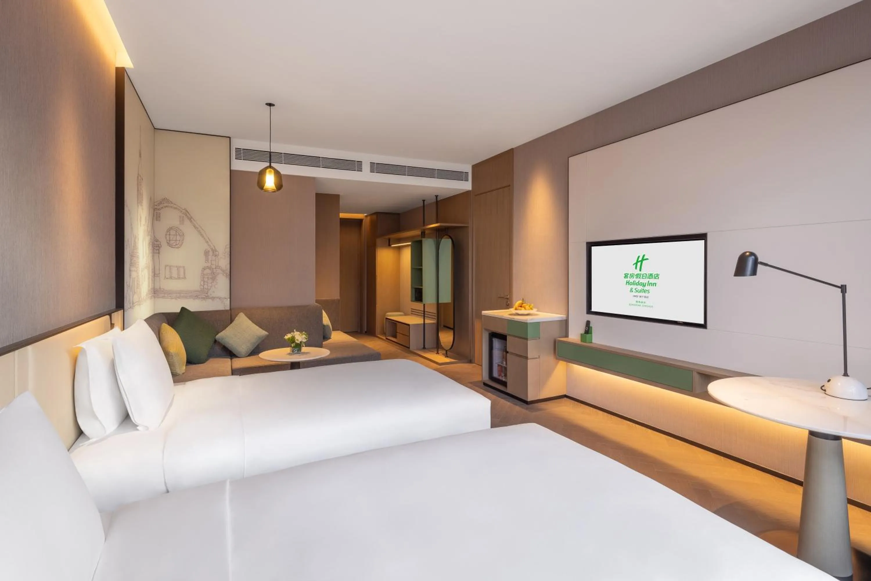 Photo of the whole room, Bed in Holiday Inn & Suites Qingdao Jinshui by IHG