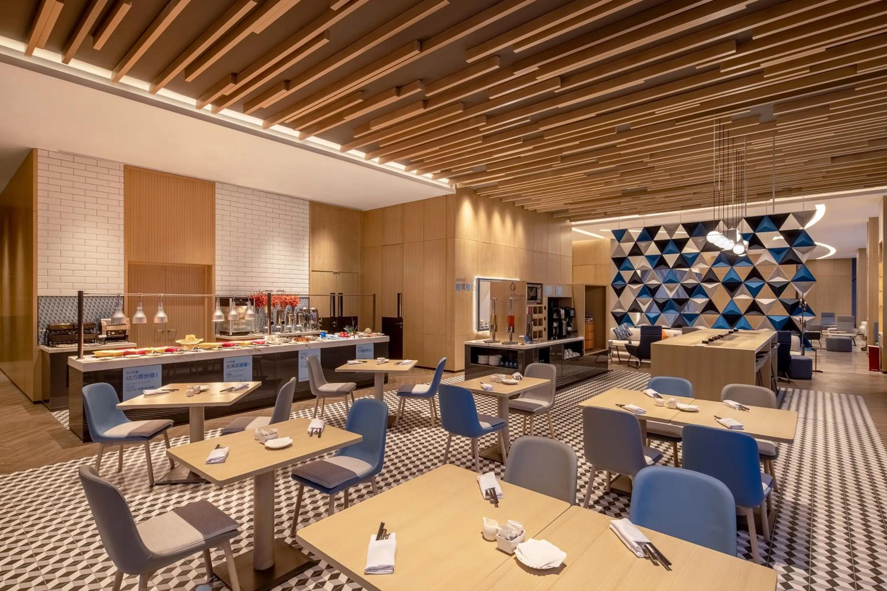Restaurant/places to eat in Holiday Inn Express Qingdao Jinshui by IHG
