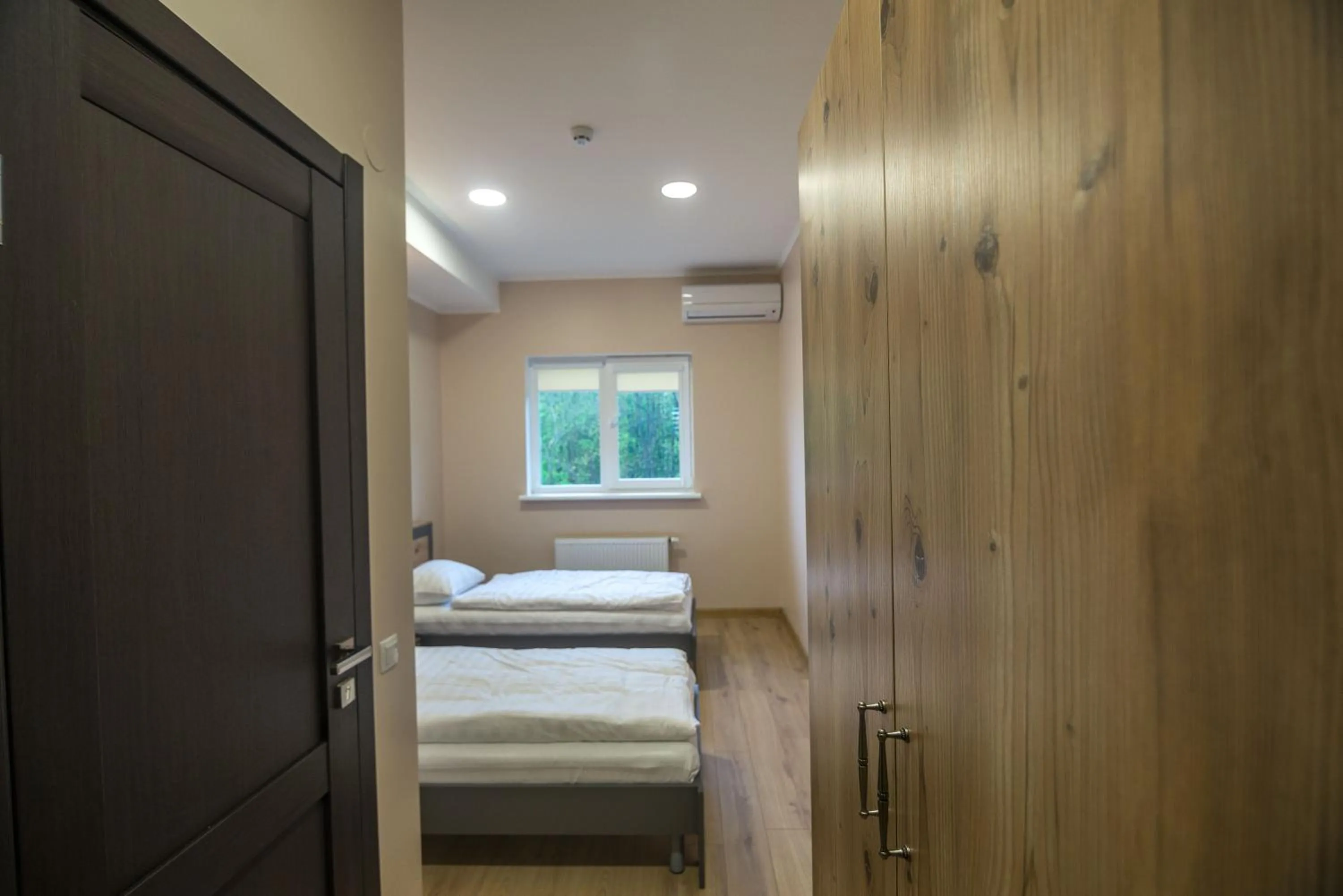 Bed in Pivdenniy