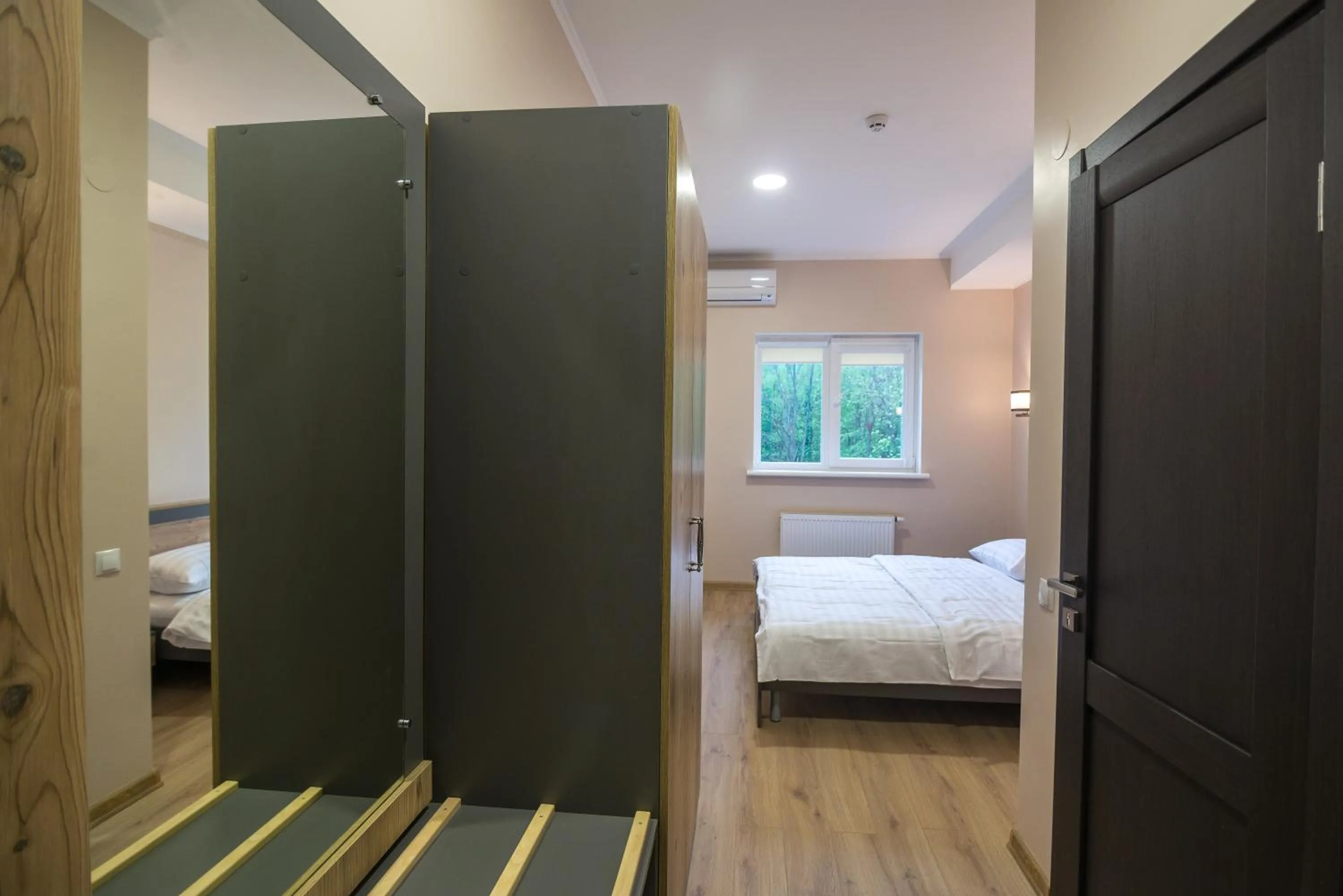 Bed in Pivdenniy