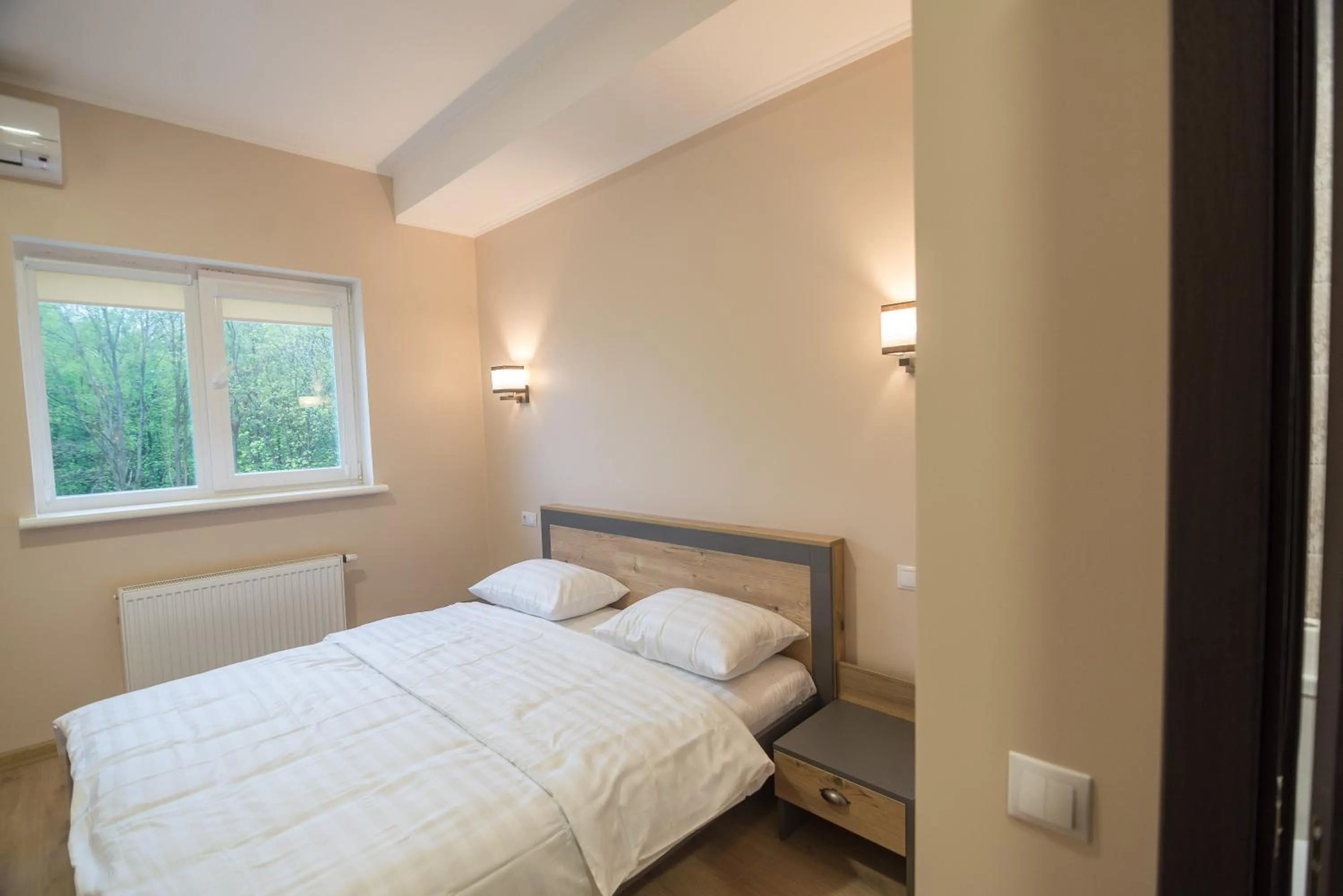 Bed in Pivdenniy