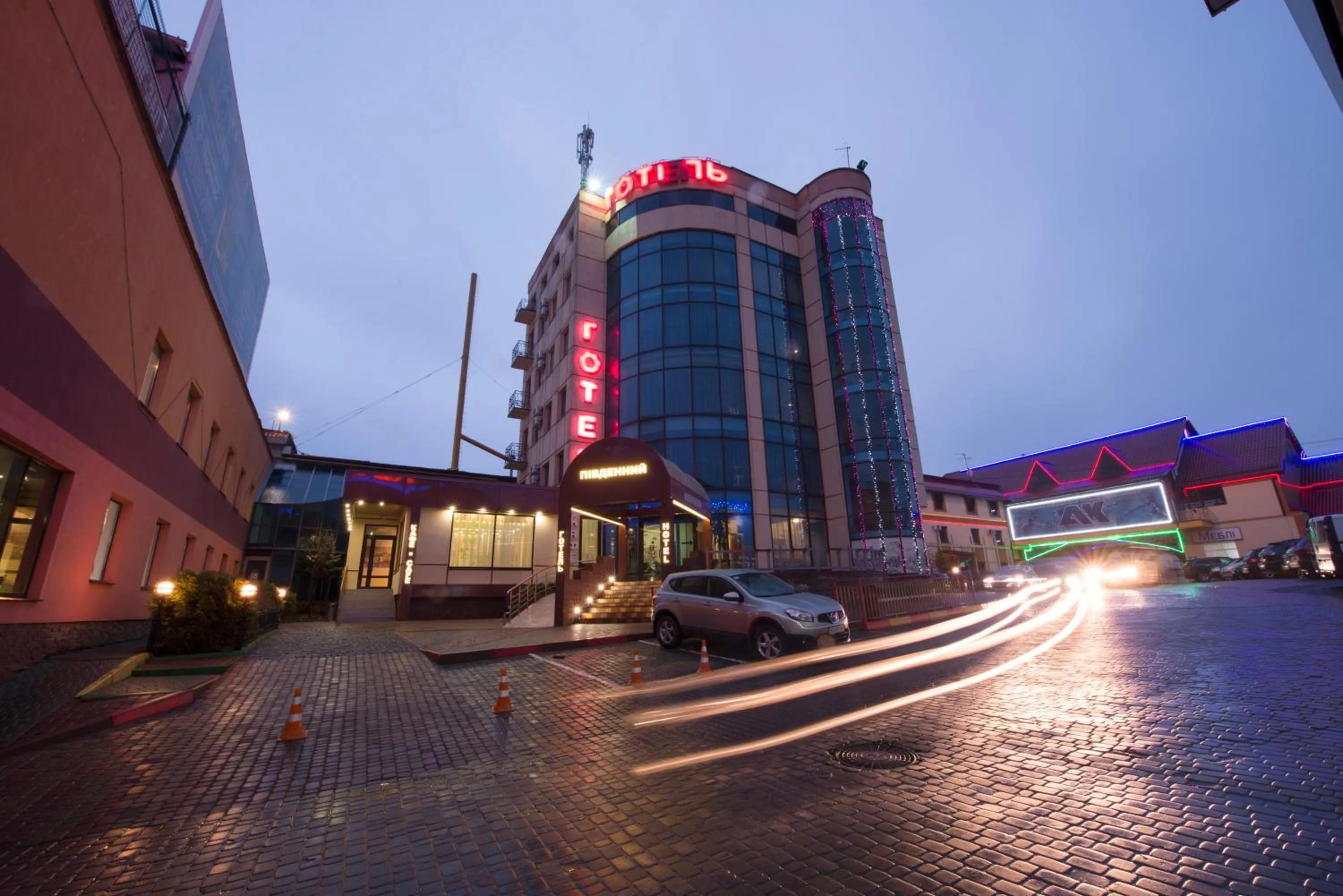 Facade/entrance in Pivdenniy