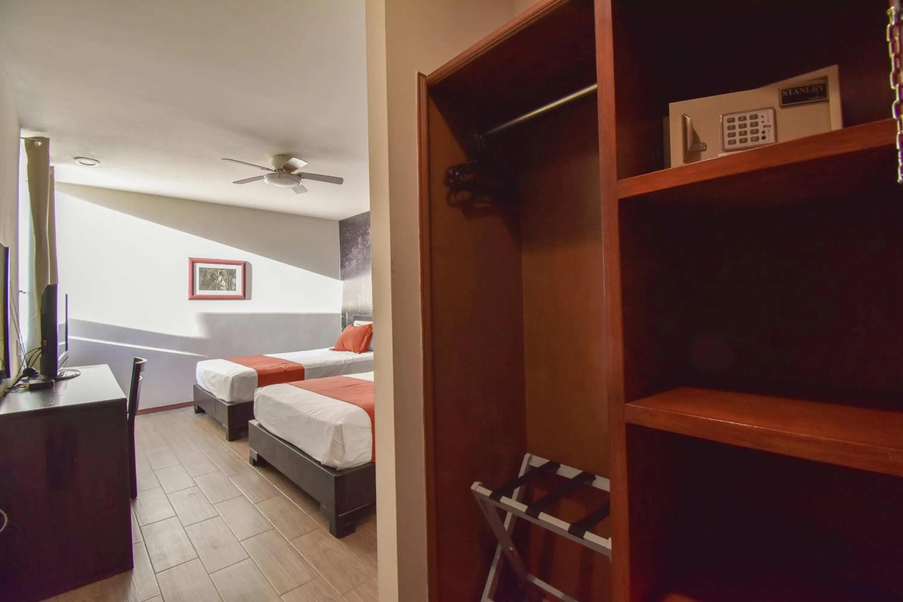 Photo of the whole room, Bed in Hotel TÖTEM Guadalajara