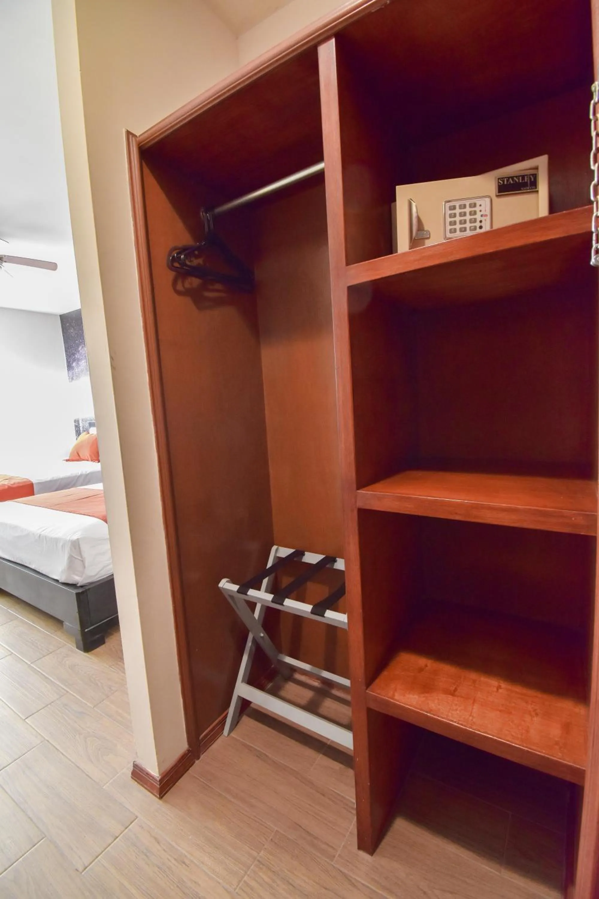 safe, Bed in Hotel TÖTEM Guadalajara