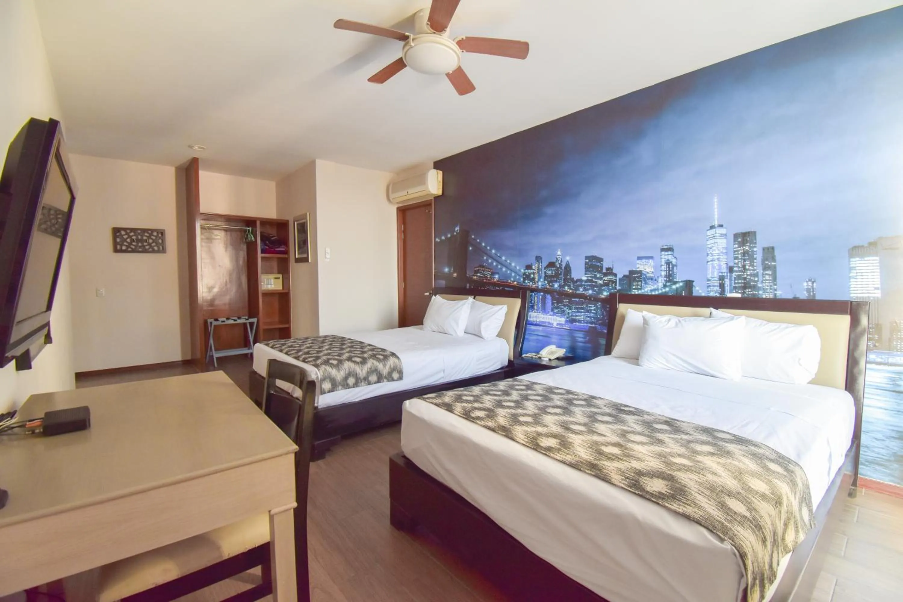 Photo of the whole room, Bed in Hotel TÖTEM Guadalajara