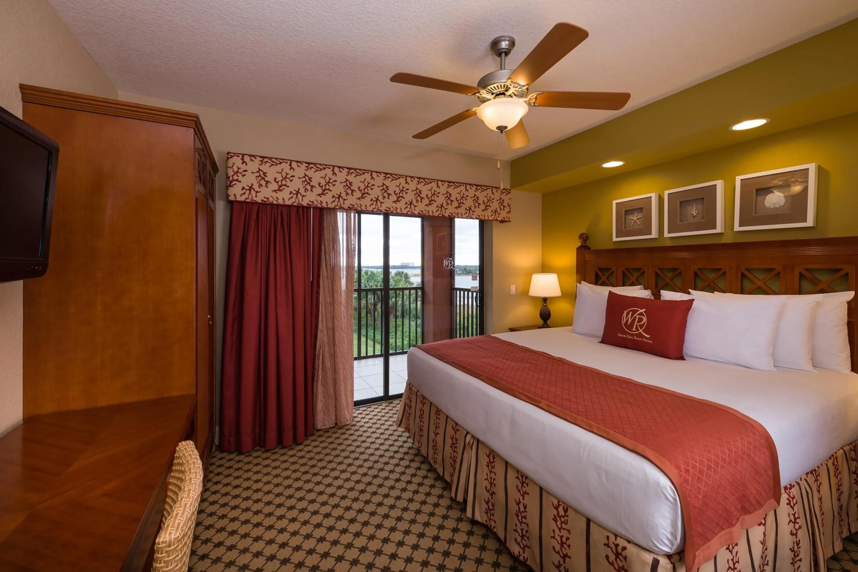 Bed in Westgate Lakes Resort and Spa
