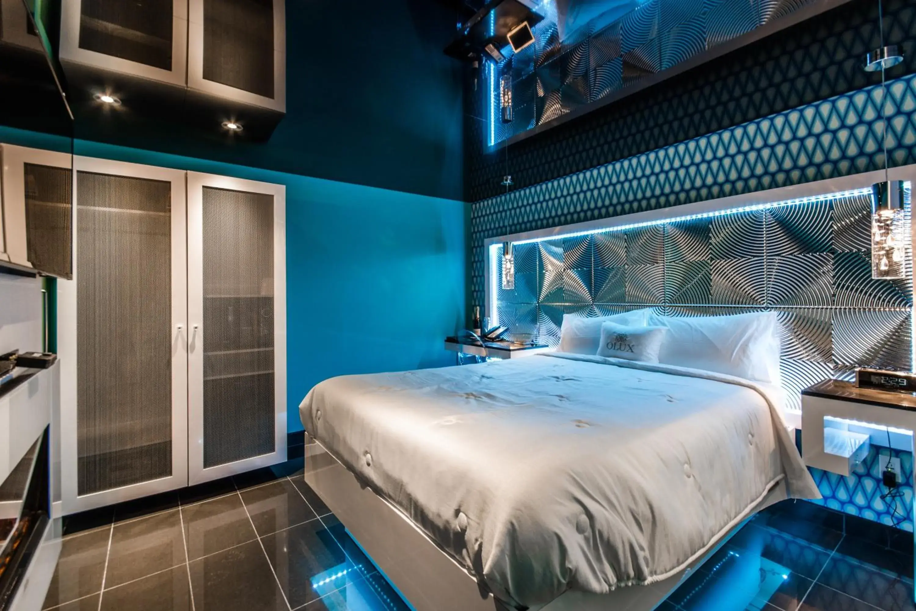 Bed in Olux Hotel-Motel-Suites