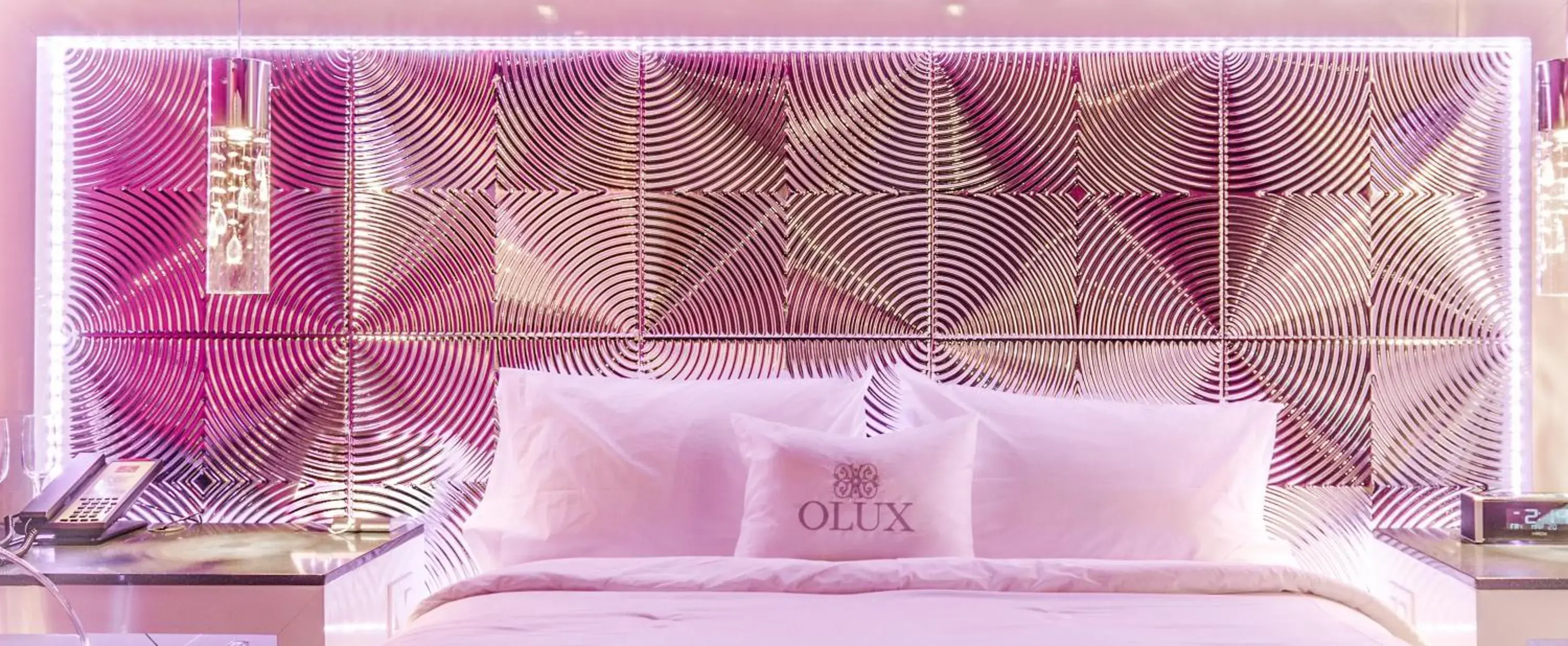 Bed in Olux Hotel-Motel-Suites