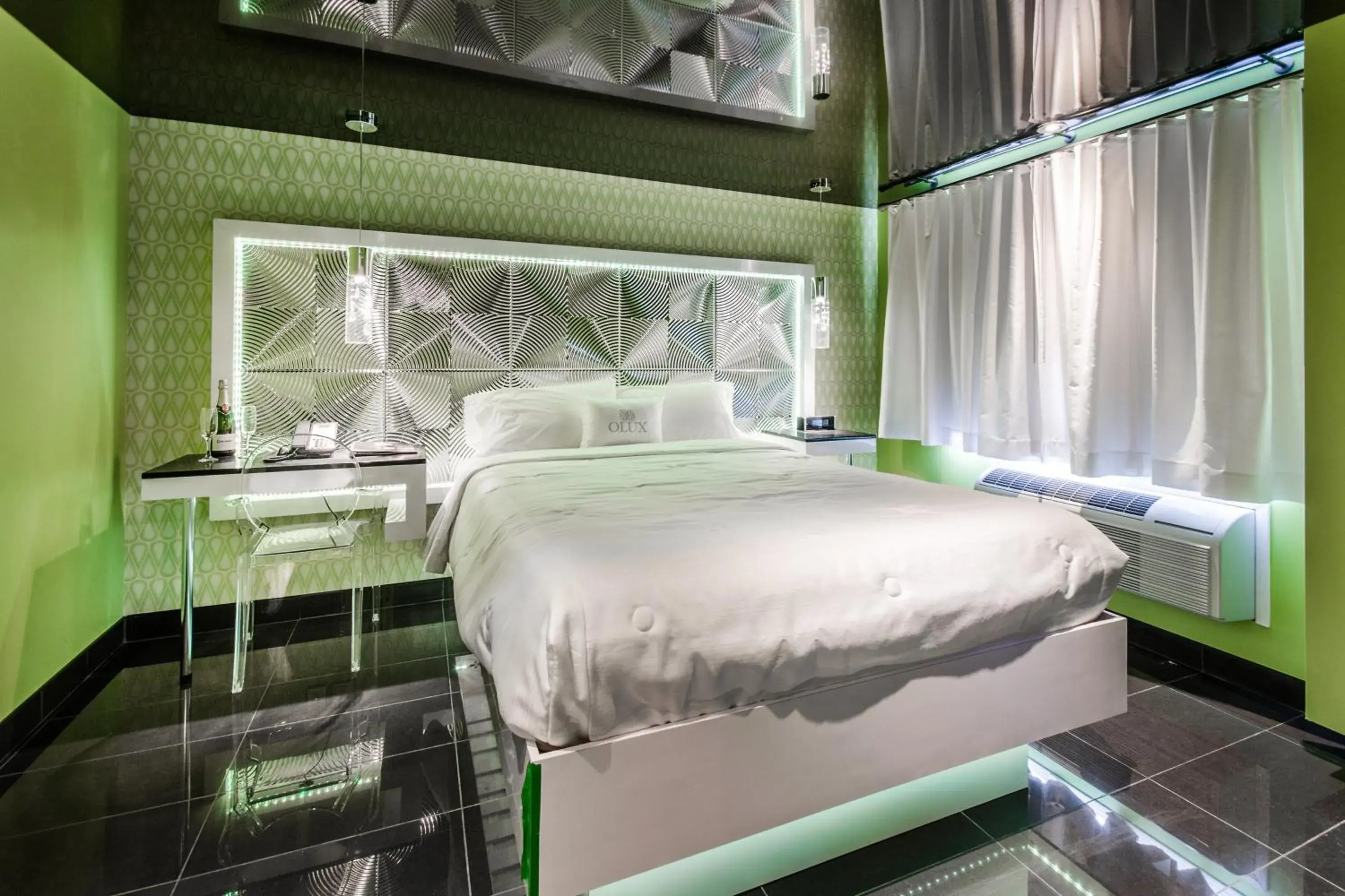 Bedroom, Bed in Olux Hotel-Motel-Suites