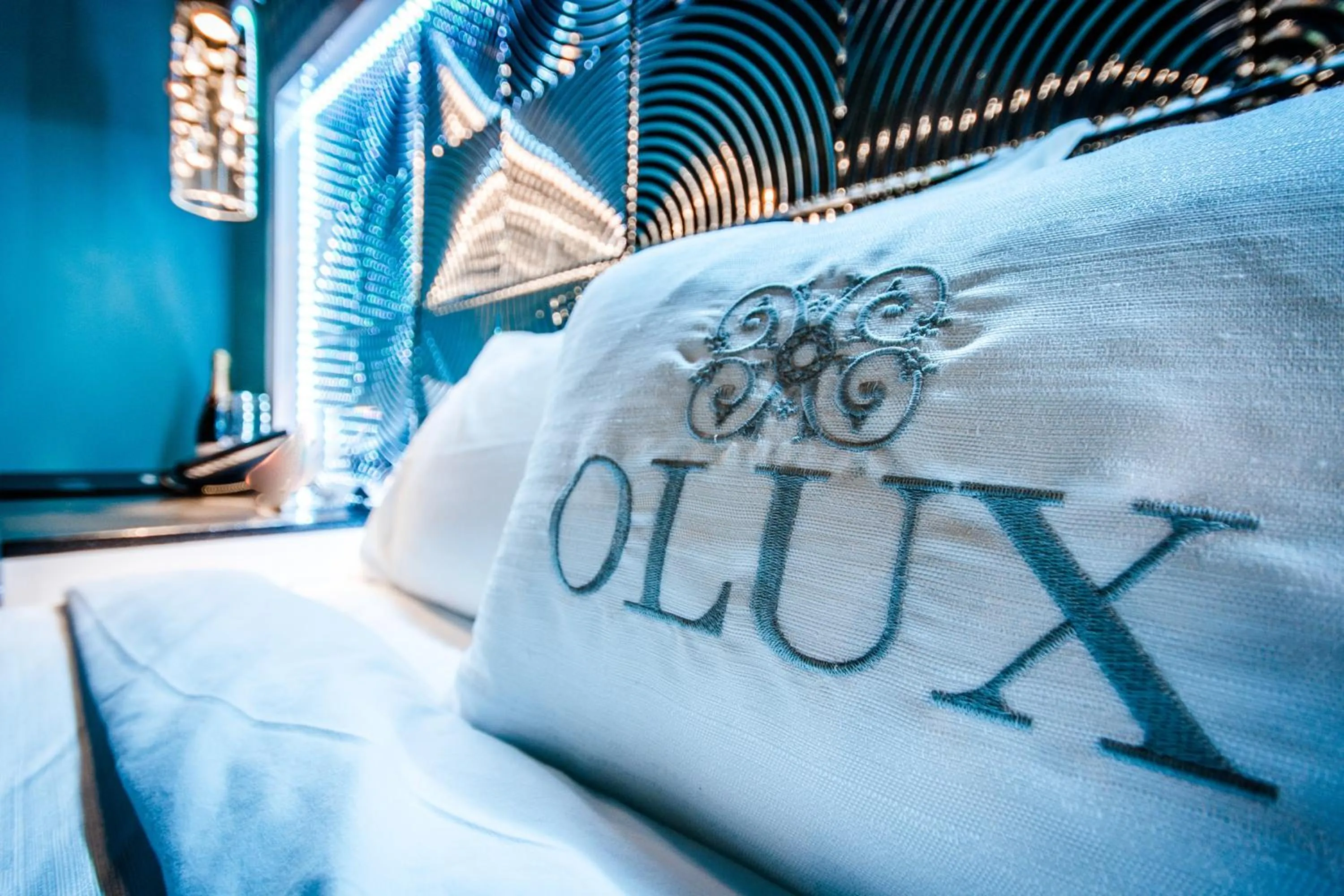 Bed in Olux Hotel-Motel-Suites