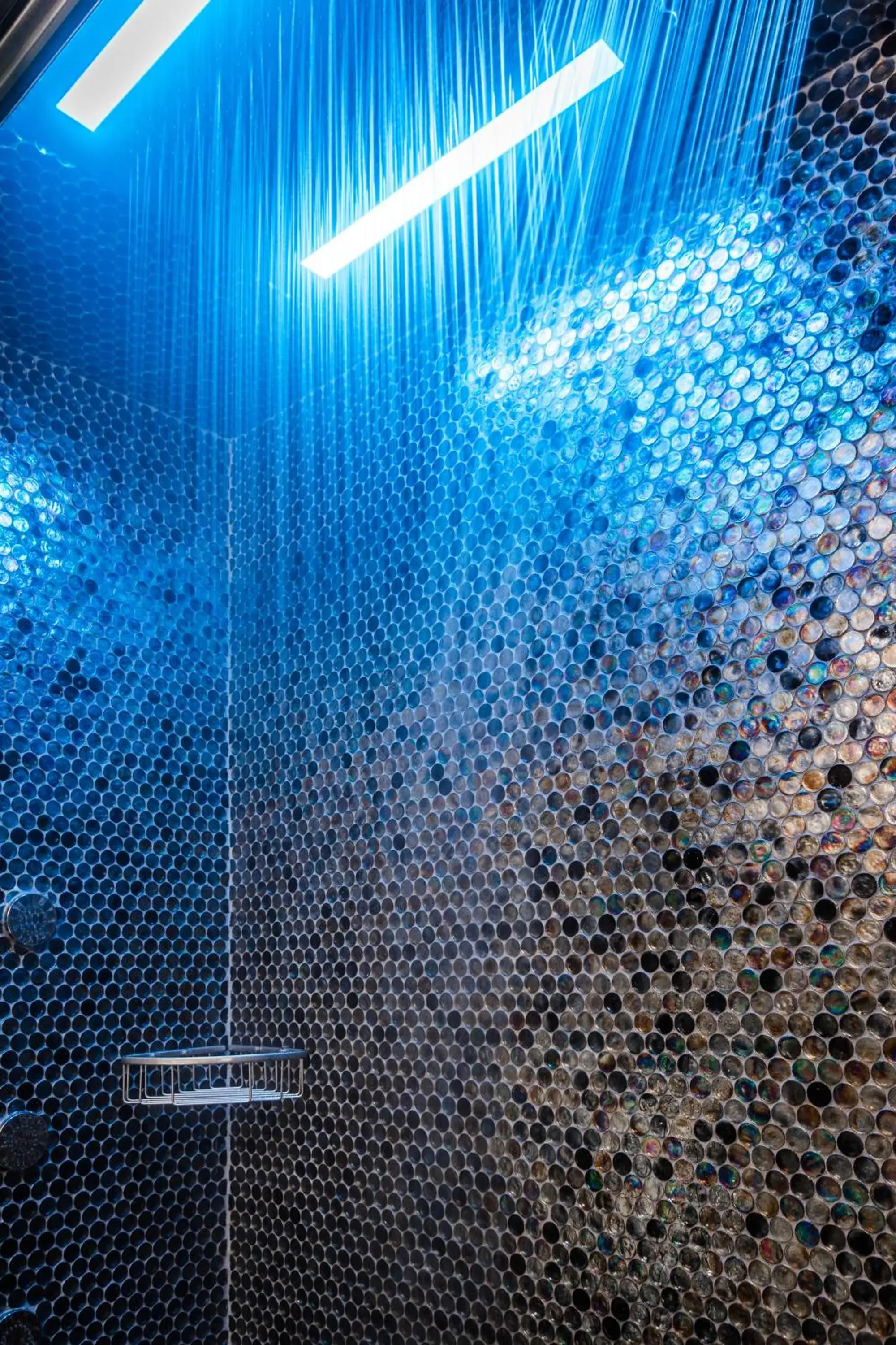 Shower in Olux Hotel-Motel-Suites
