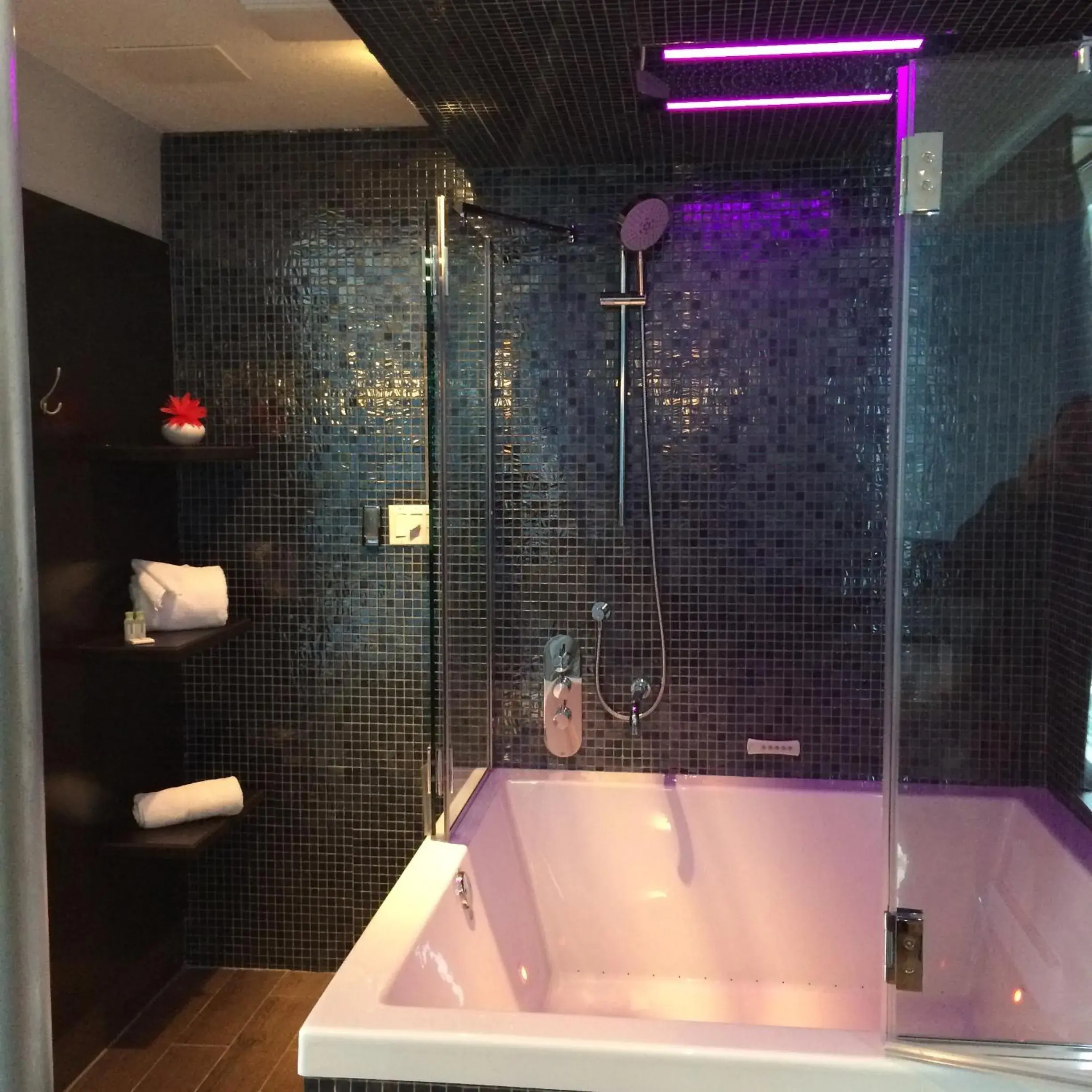 Bathroom in Olux Hotel-Motel-Suites