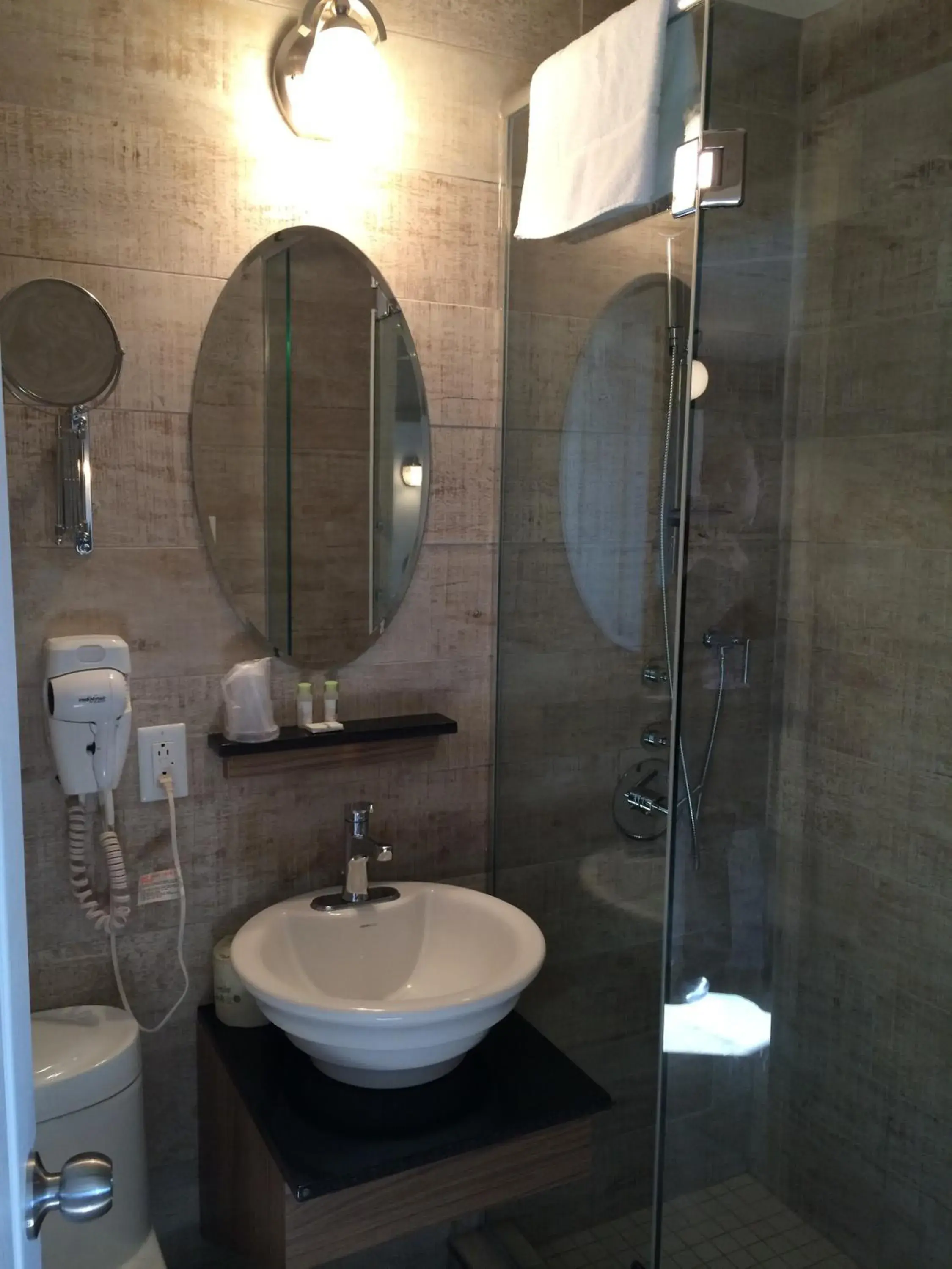 Bathroom in Olux Hotel-Motel-Suites