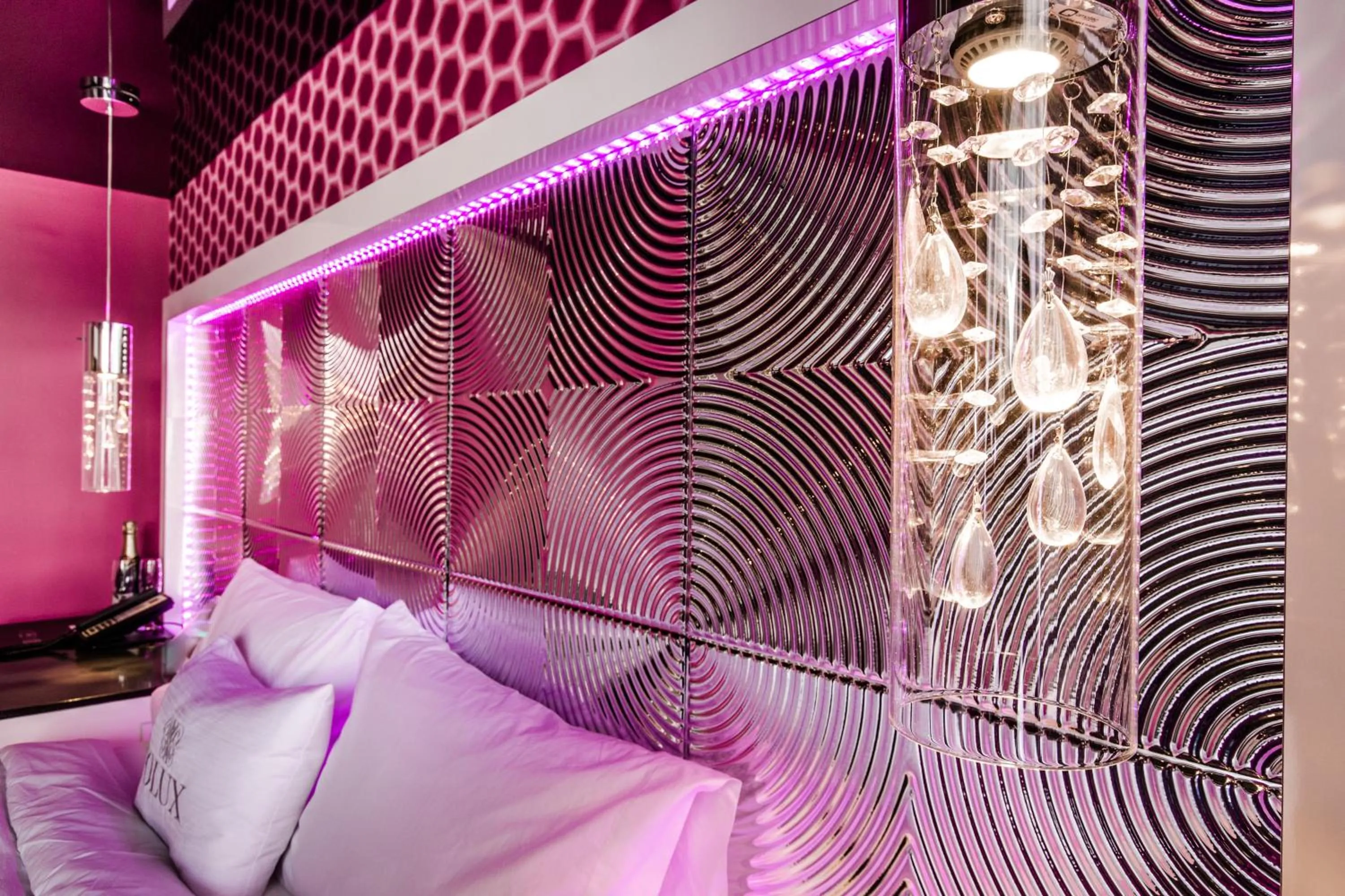 Bed in Olux Hotel-Motel-Suites