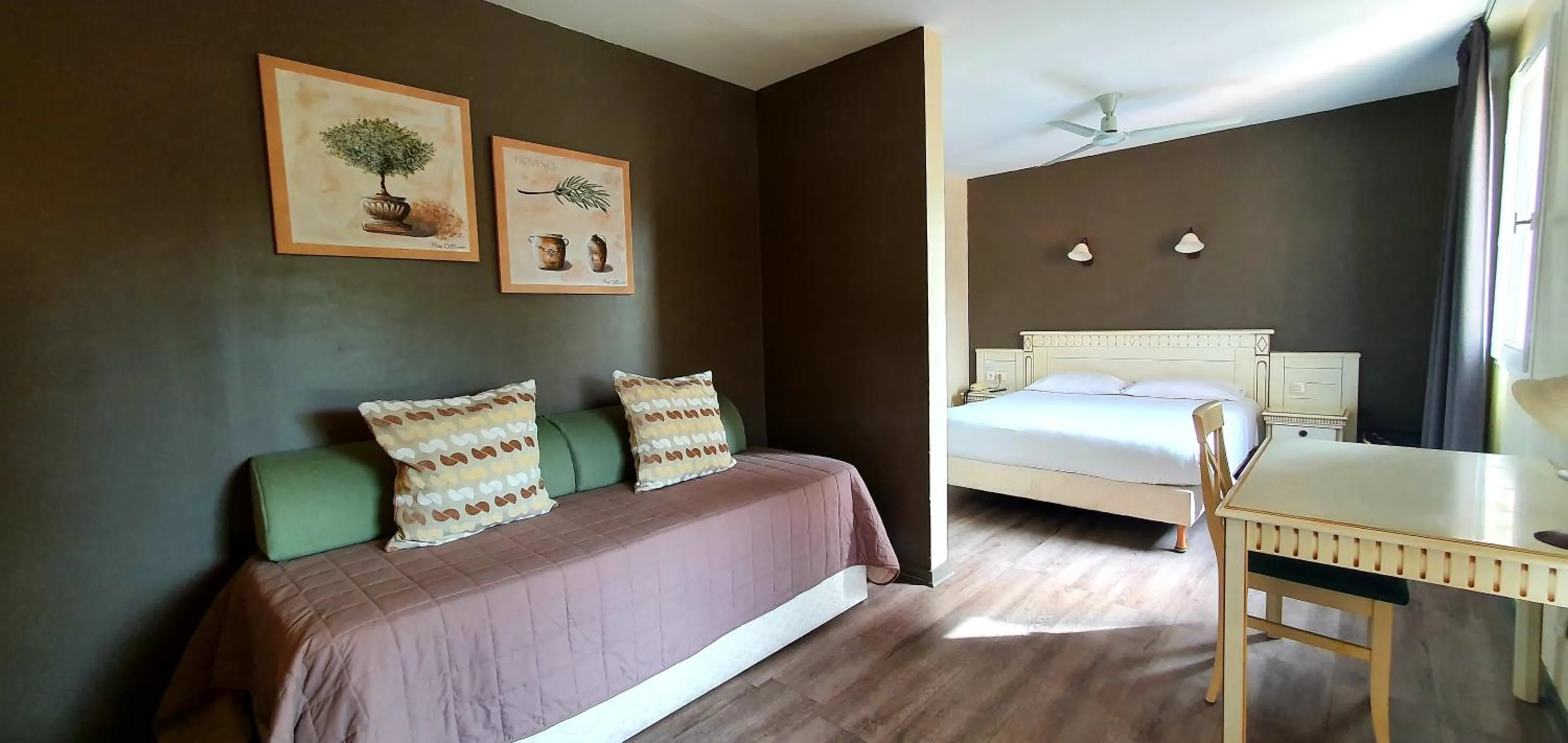 Living room, Bed in Le Mas Du Colombier