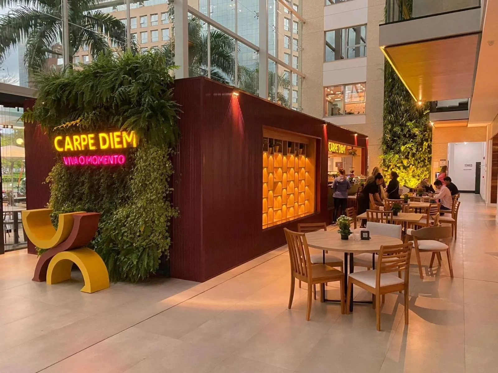 Restaurant/places to eat in Atrium Studios by Xtay - Conforto em Palhoça, a poucos metros da praia