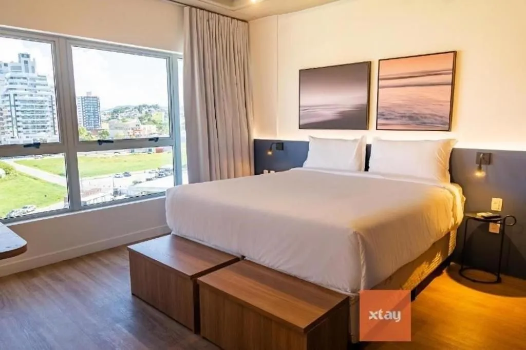 Photo of the whole room, Bed in Atrium Studios by Xtay - Studio moderno em Pedra Branca - Caminhe até o Centro Empresarial e Unisul