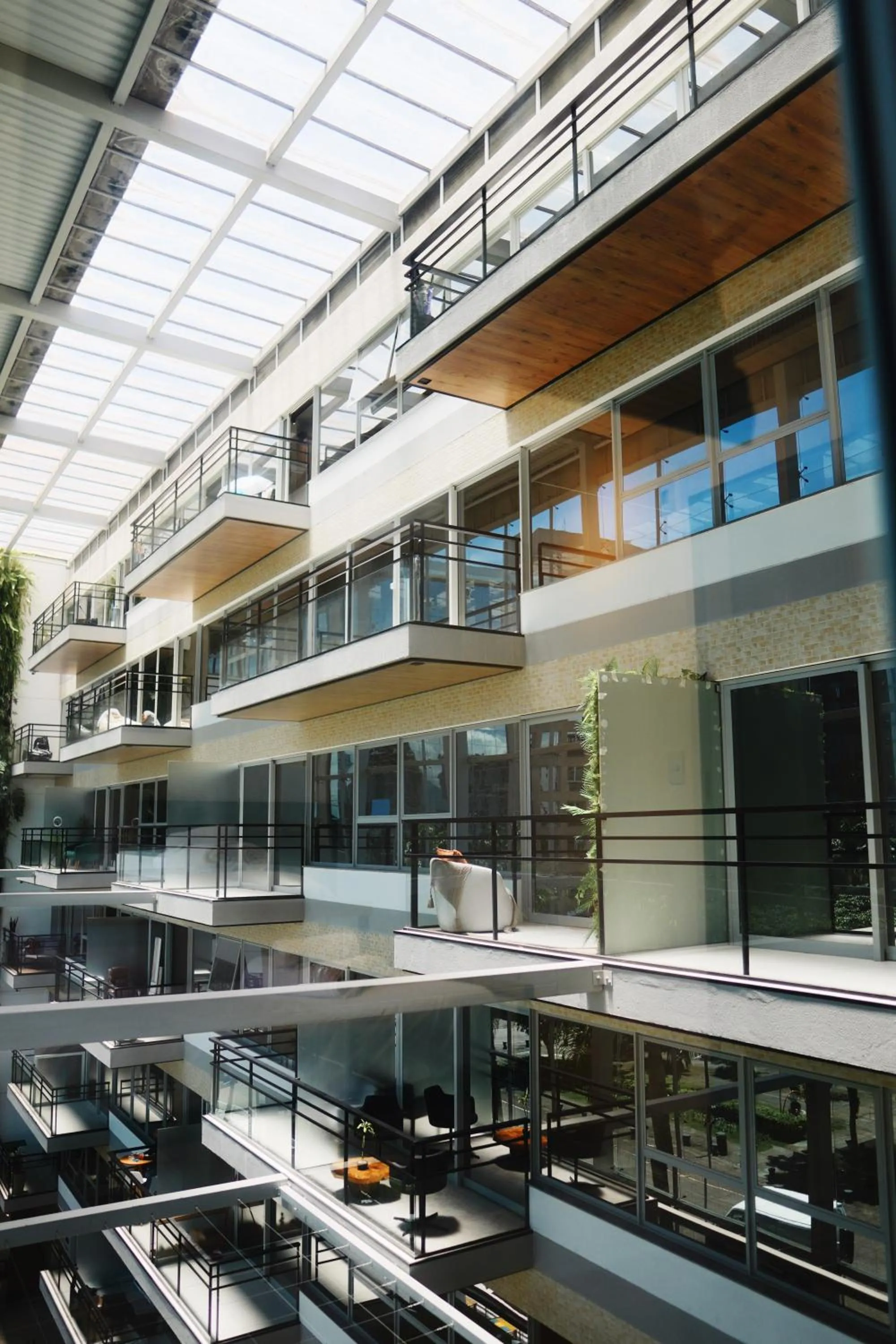 Property building in Atrium Studios by Xtay - Studio moderno em Pedra Branca - Caminhe até o Centro Empresarial e Unisul