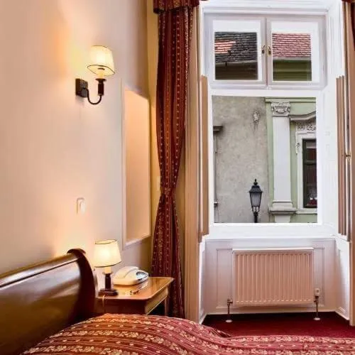 Quiet street view, Bed in Hotel Wollner