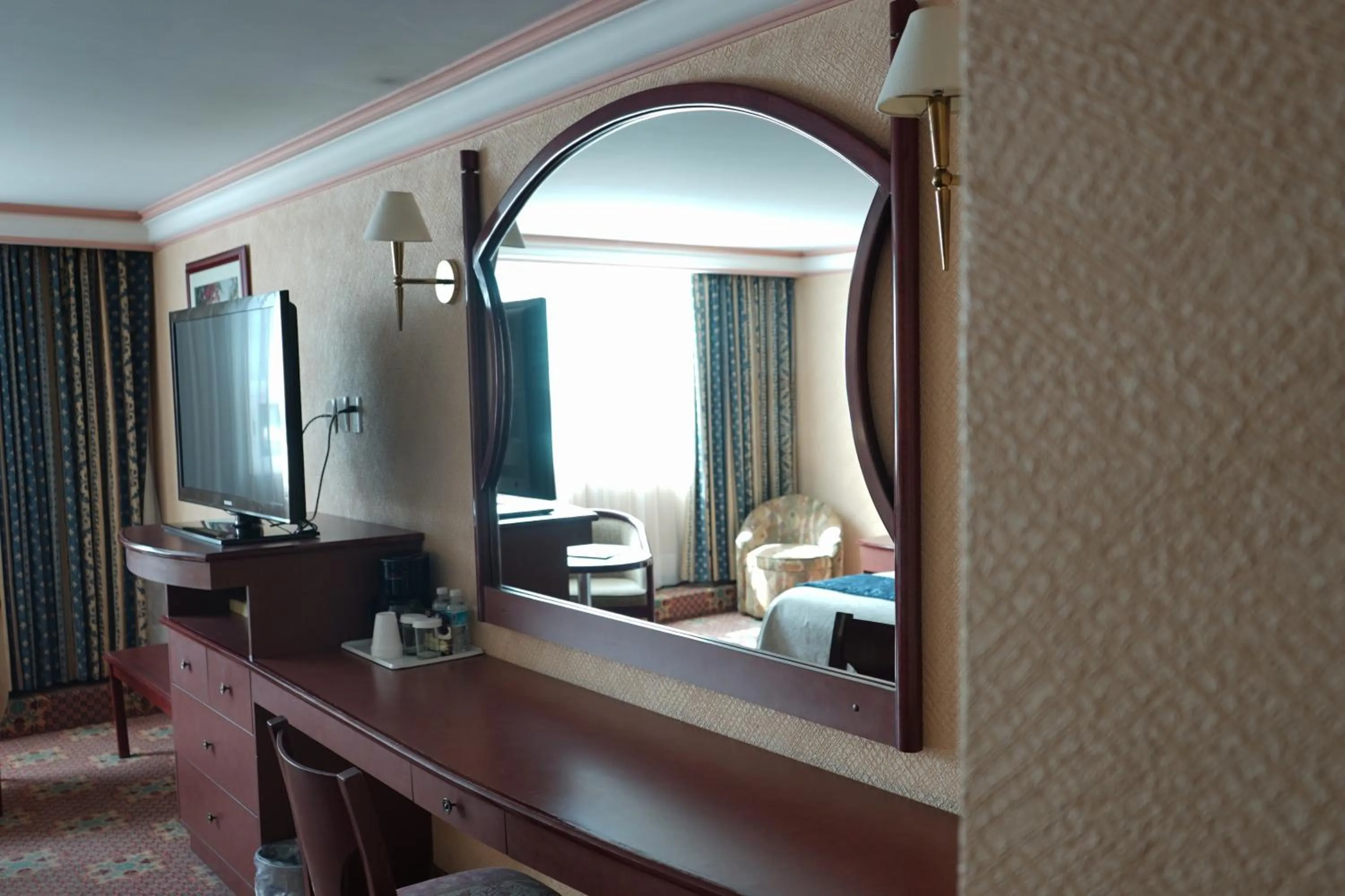 Photo of the whole room in Hotel Monaco