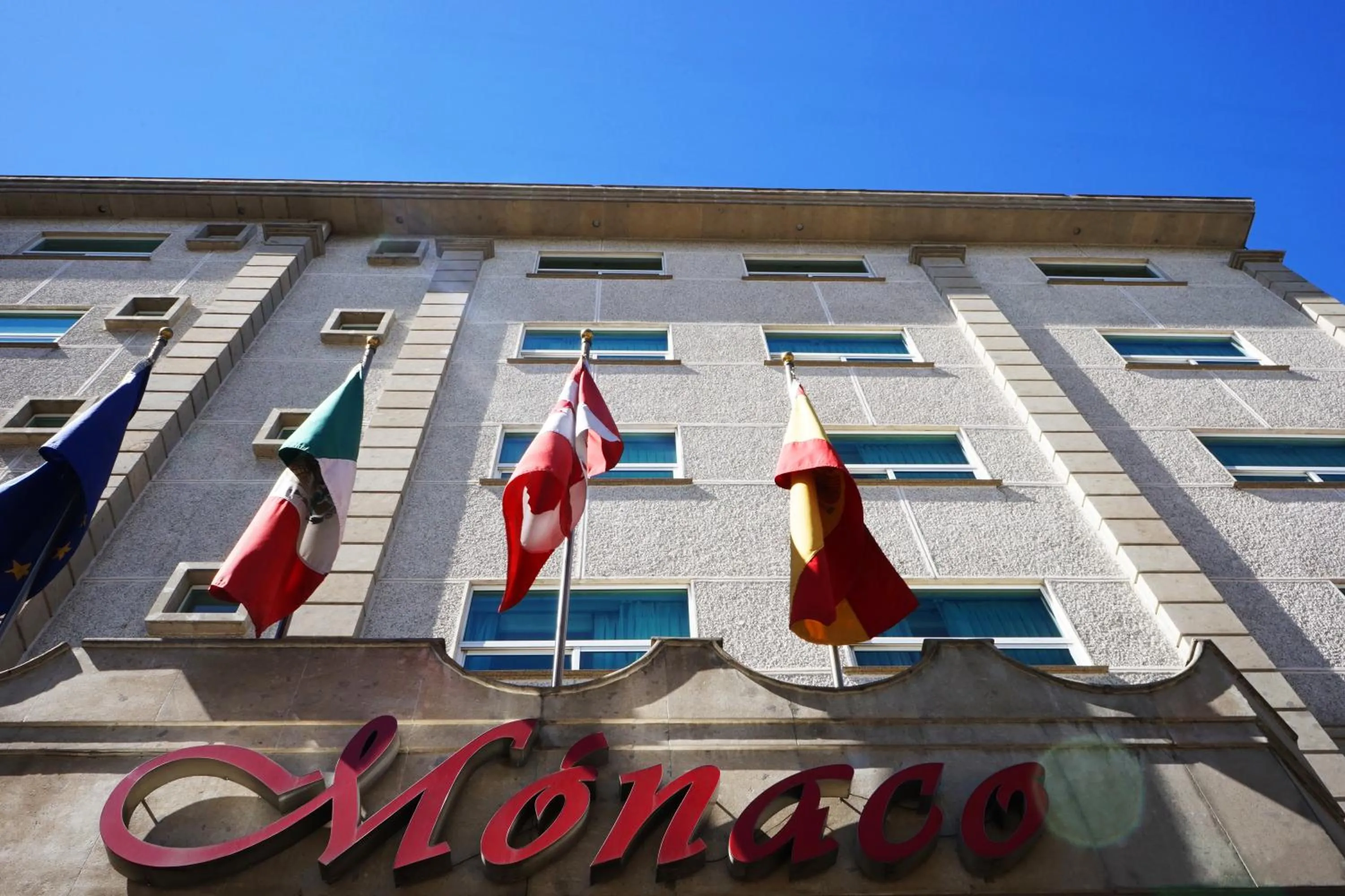 Facade/entrance in Hotel Monaco