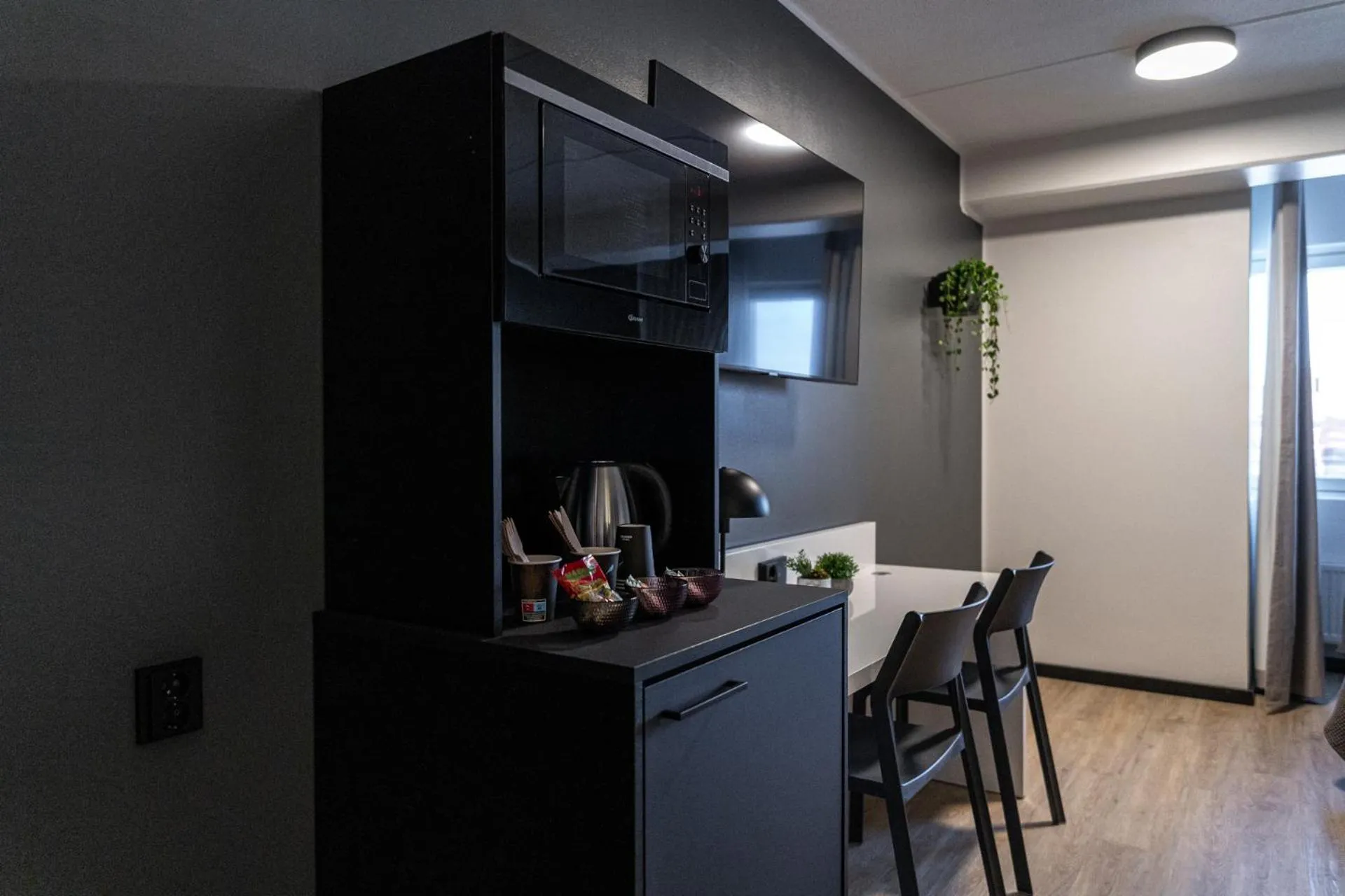 Kitchen or kitchenette in Hotelli Sointu by UHANDA