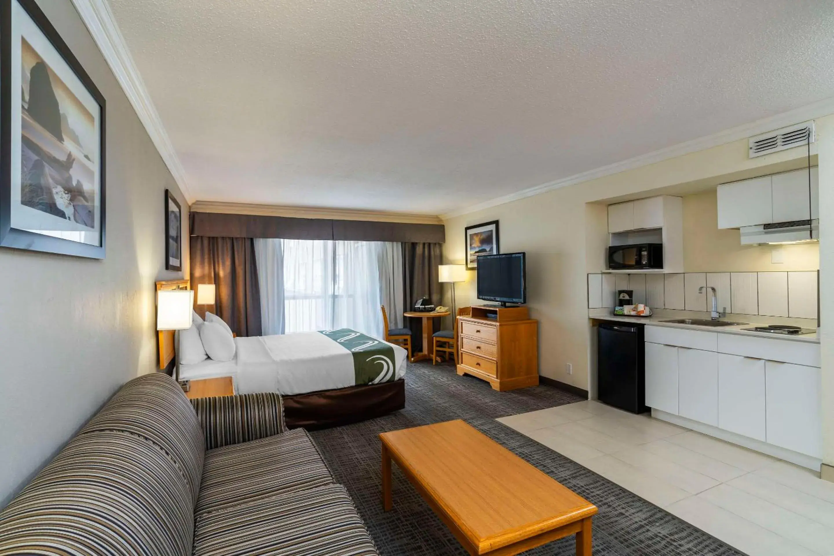 Bedroom, Bed in Quality Inn Downtown Inner Harbour Bedroom, Bed in Quality Inn Downtown Inner Harbour