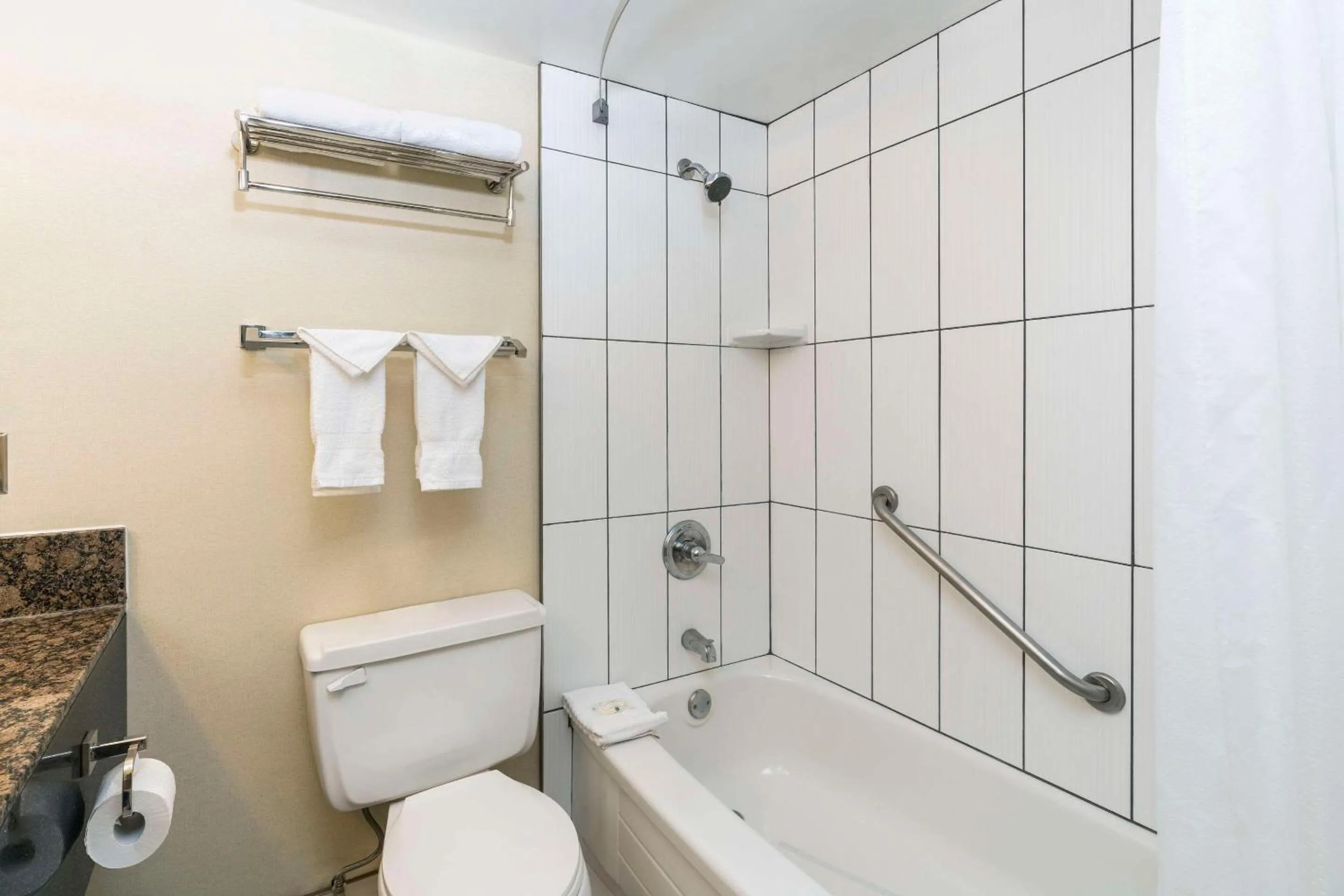 Bedroom in Quality Inn Downtown Inner Harbour