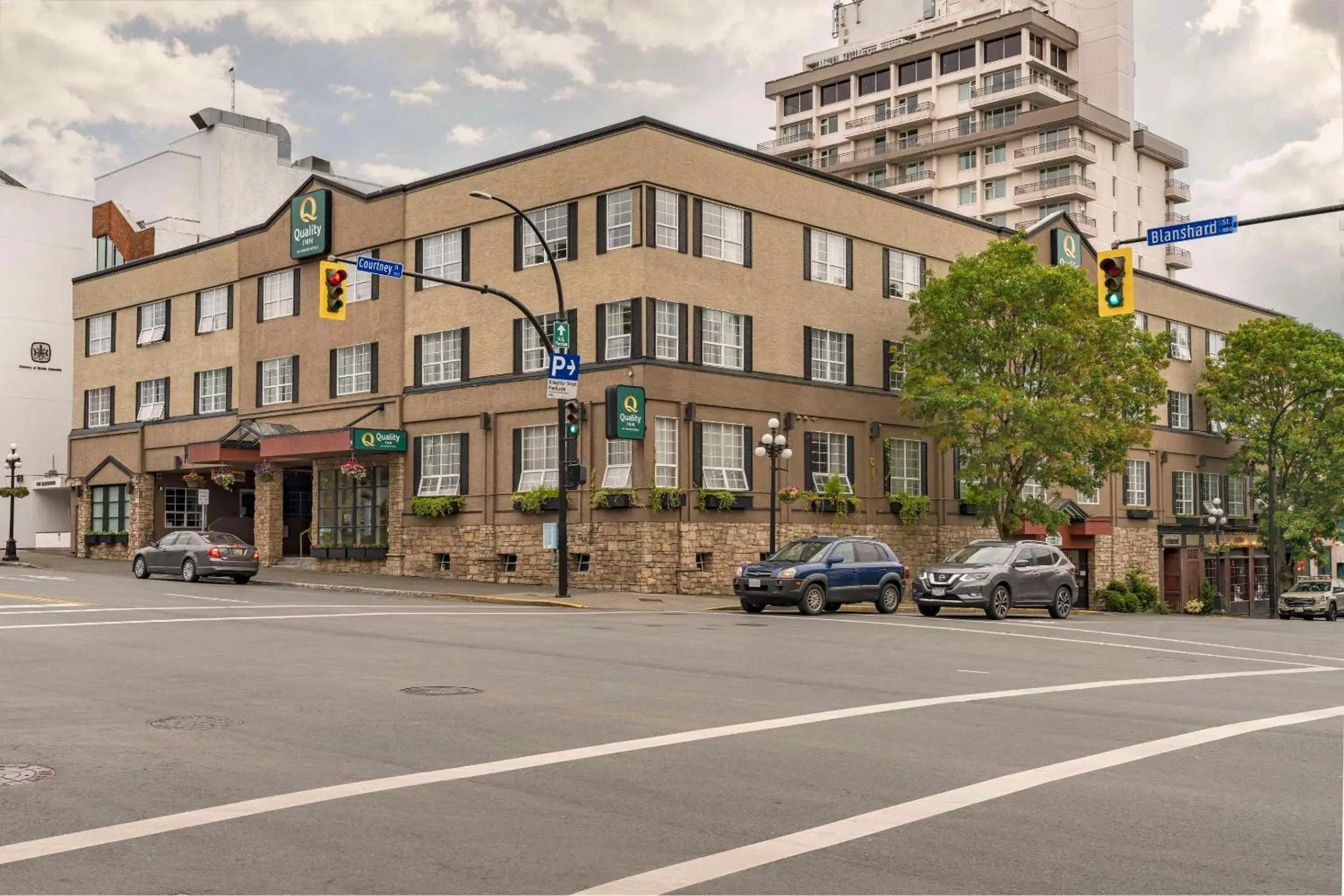 Property building in Quality Inn Downtown Inner Harbour Property building in Quality Inn Downtown Inner Harbour