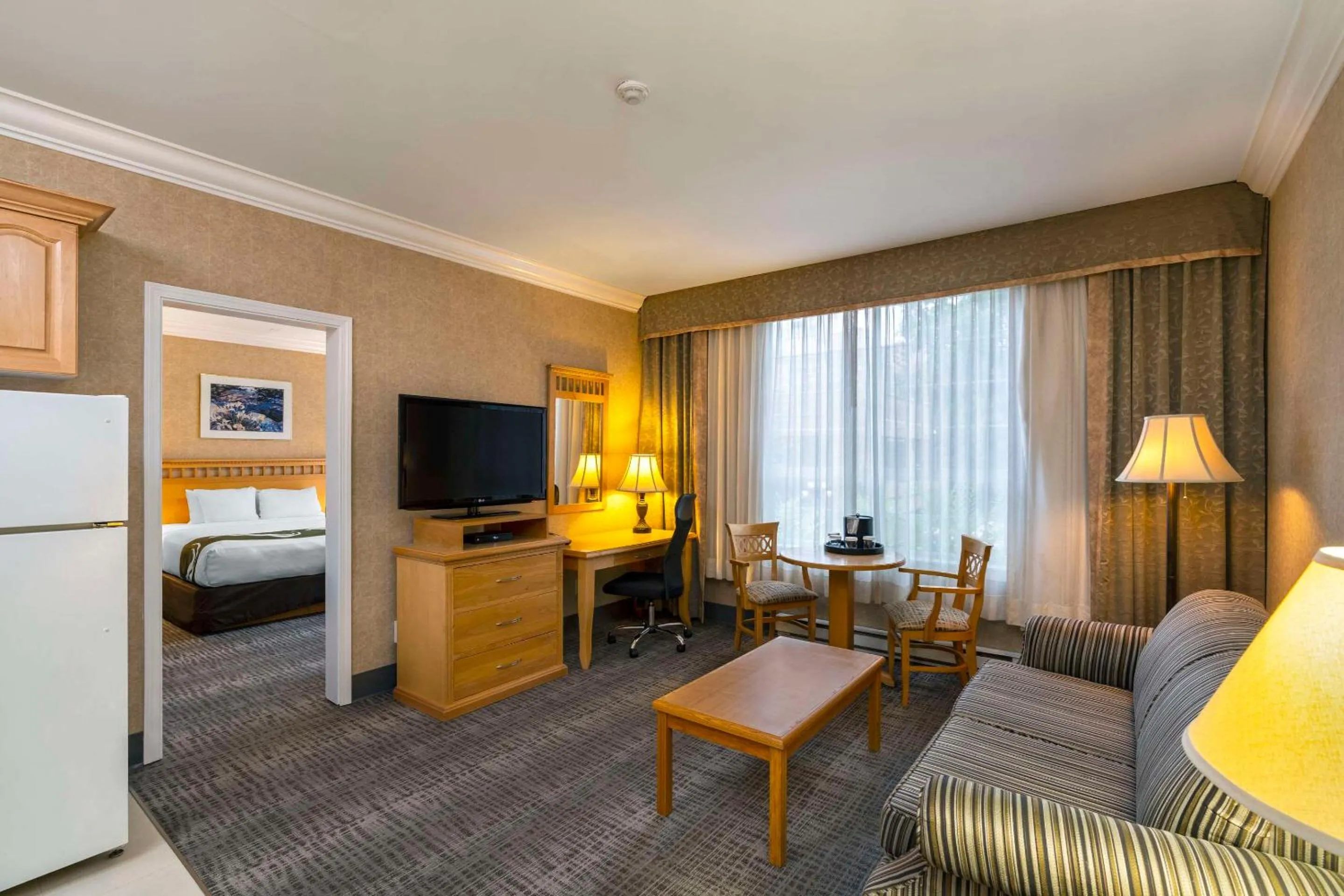 Bedroom, Bed in Quality Inn Downtown Inner Harbour