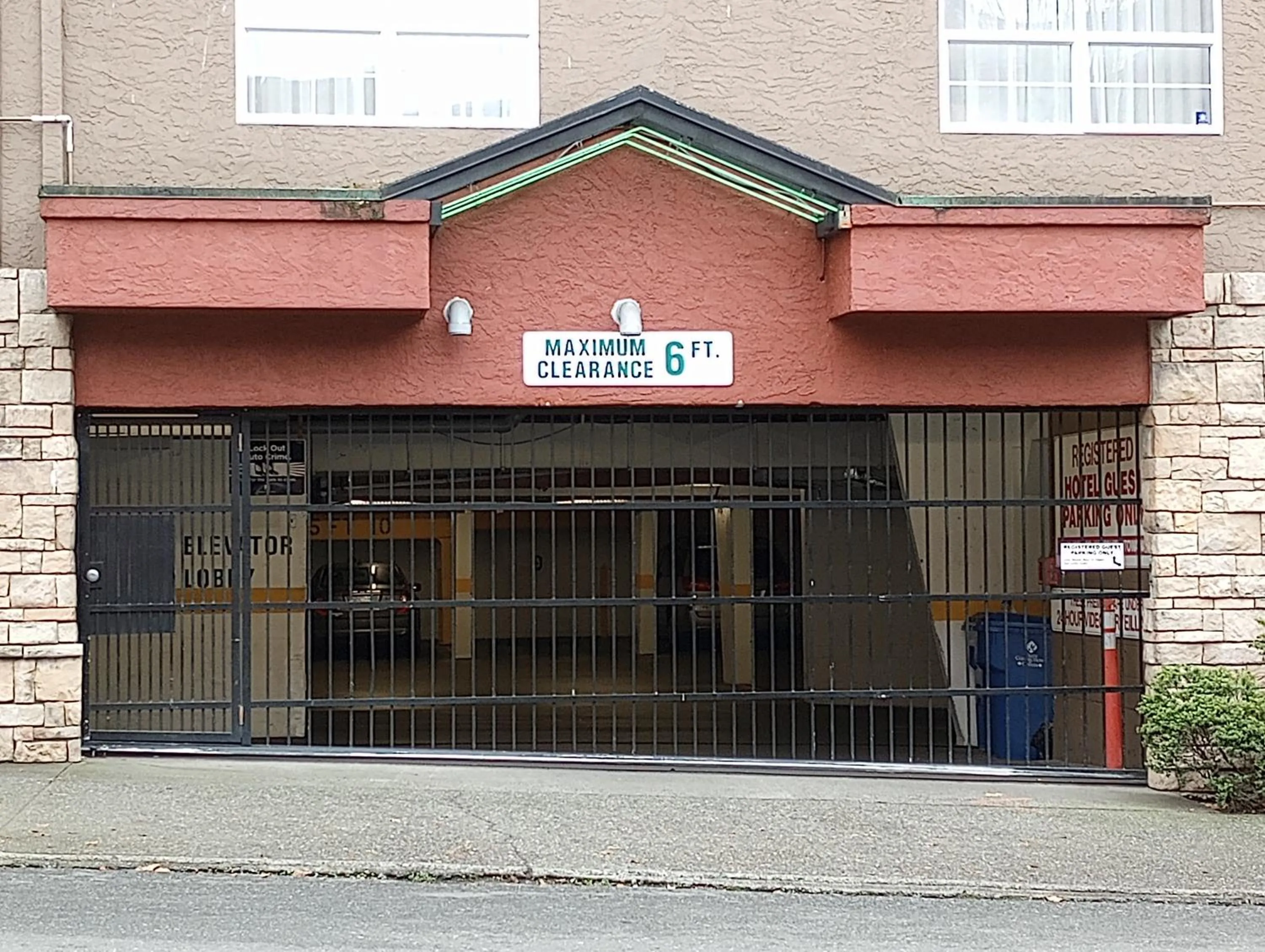 Parking in Quality Inn Downtown Inner Harbour