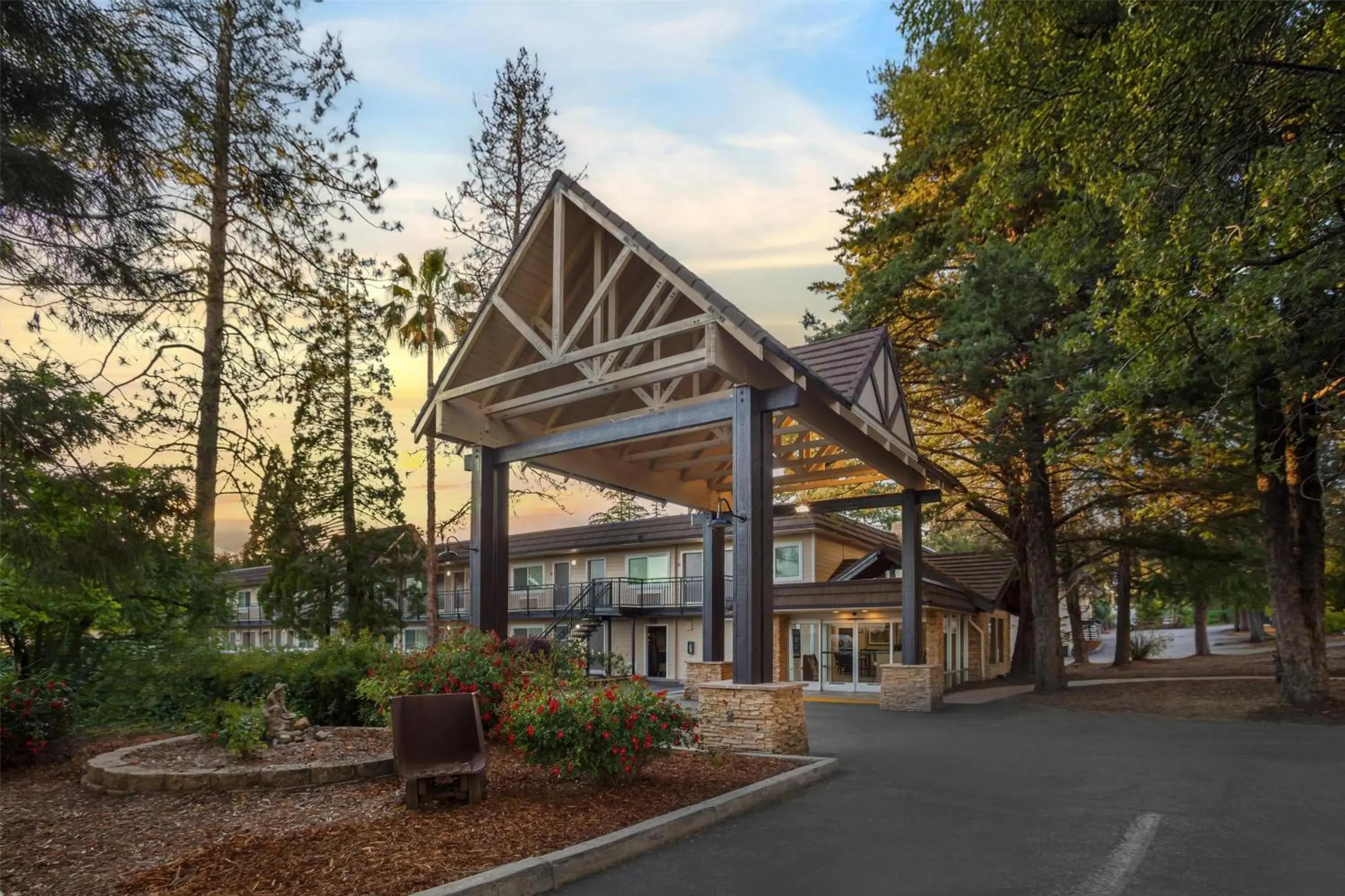 Property building in Best Western Gold Country Inn Property building in Best Western Gold Country Inn