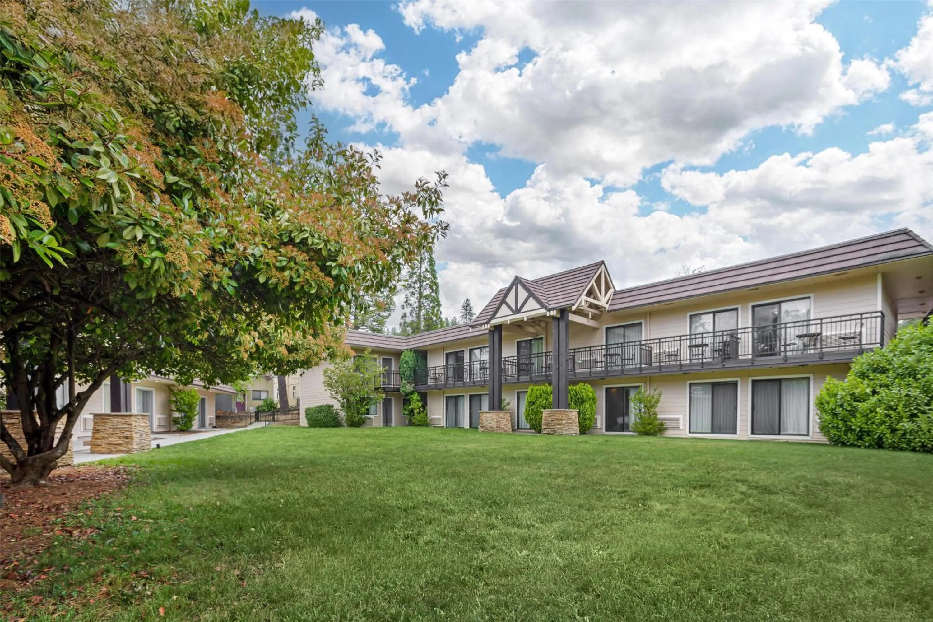 Property building in Best Western Gold Country Inn