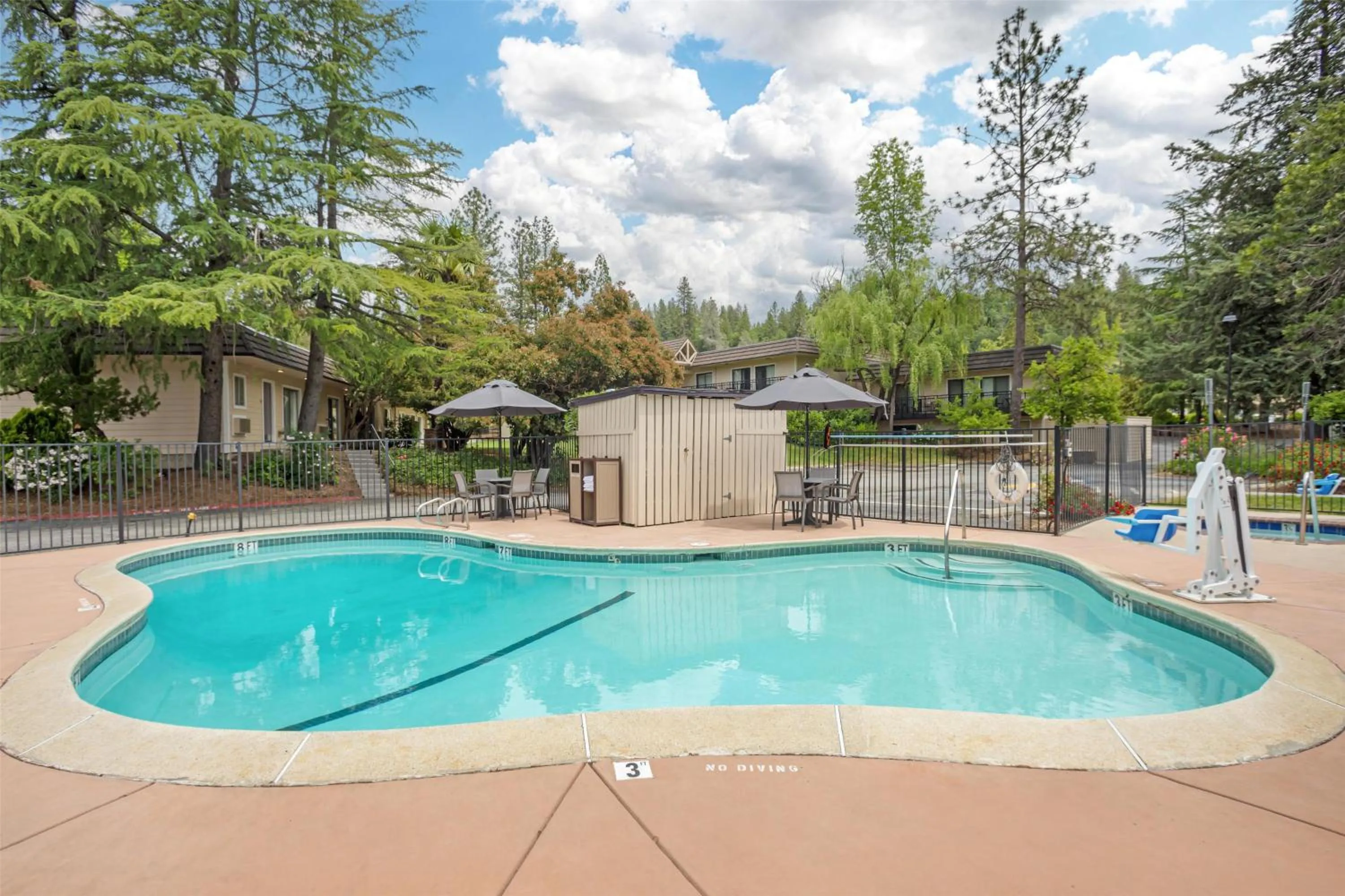Pool view in Best Western Gold Country Inn