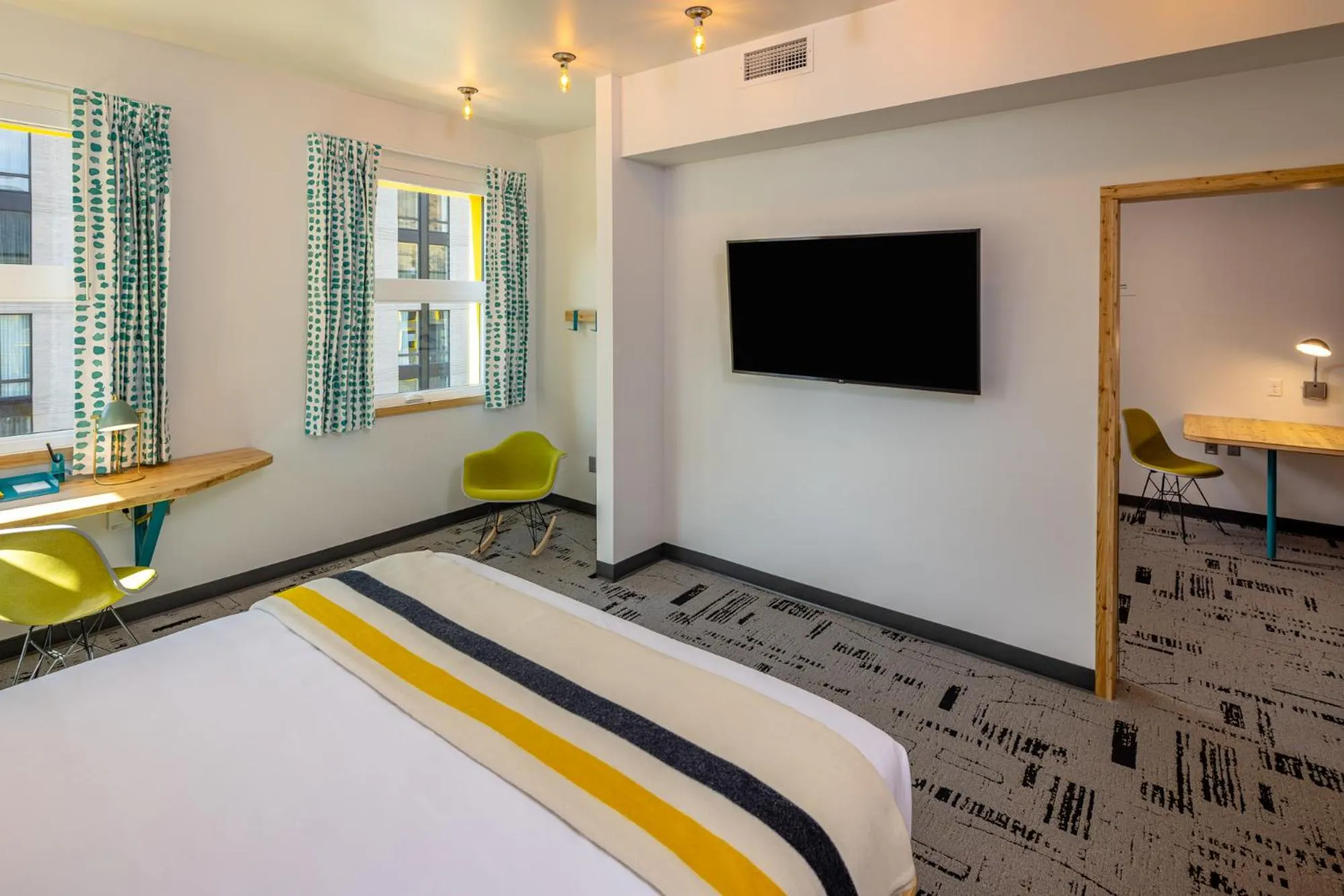 Bedroom, Bed in The Wren