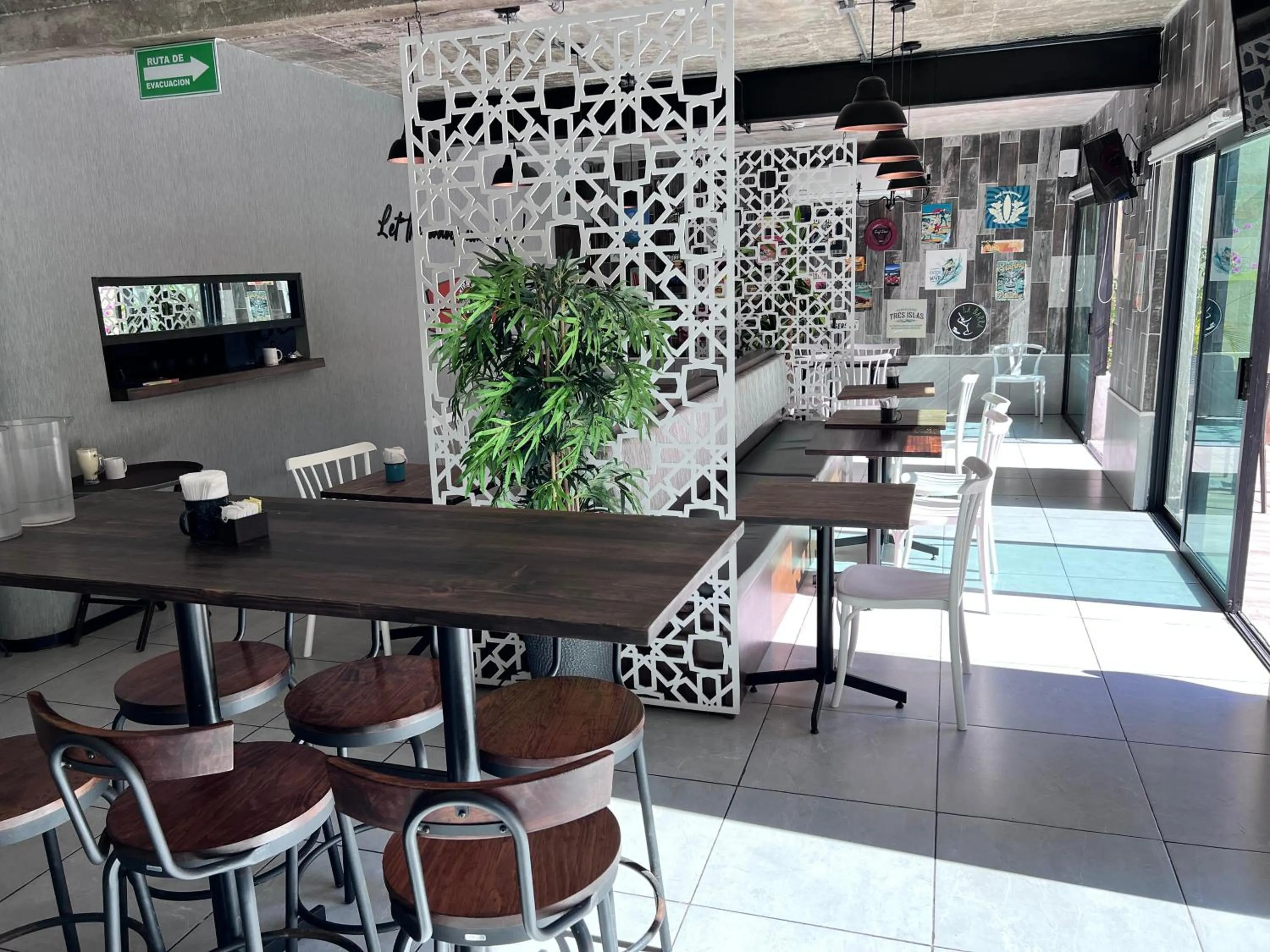 Restaurant/places to eat in Hotel La Siesta Malecón