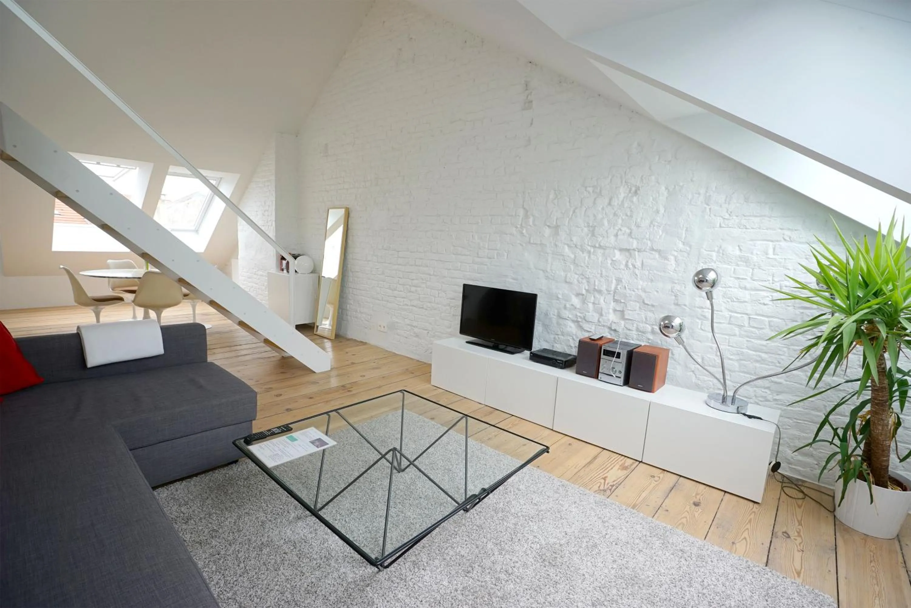 Photo of the whole room in B&B Home & the City