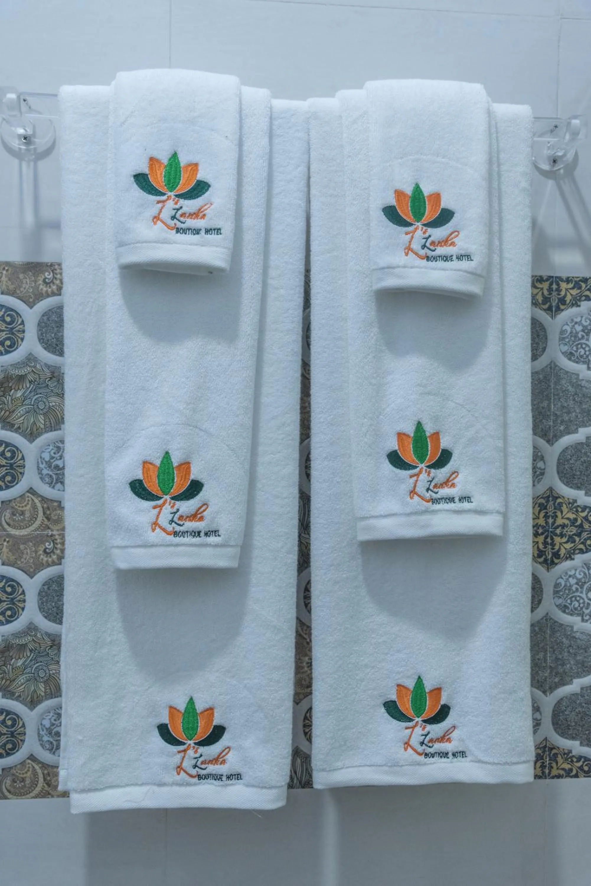 towels in L S Lanka Hotel Dambulla