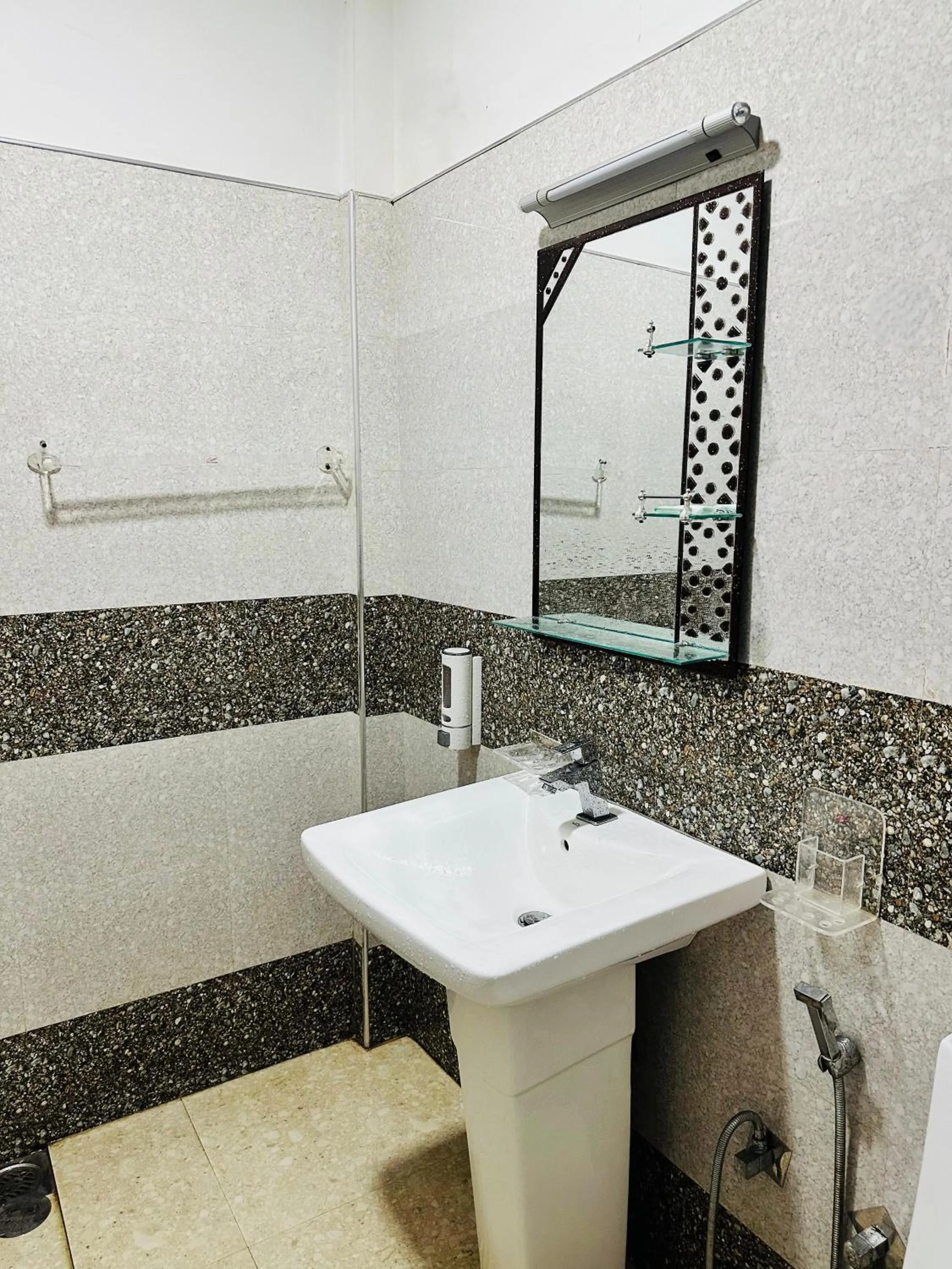 L S Lanka Hotel Dambulla