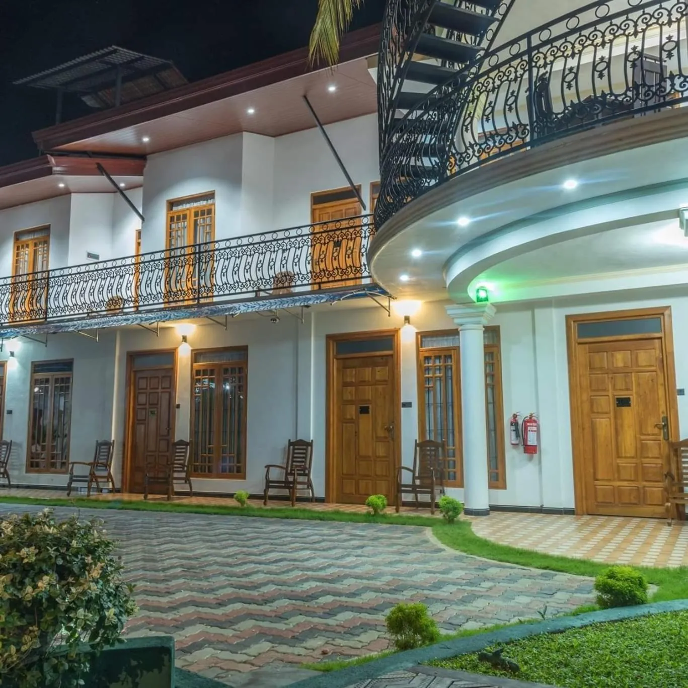 L S Lanka Hotel Dambulla