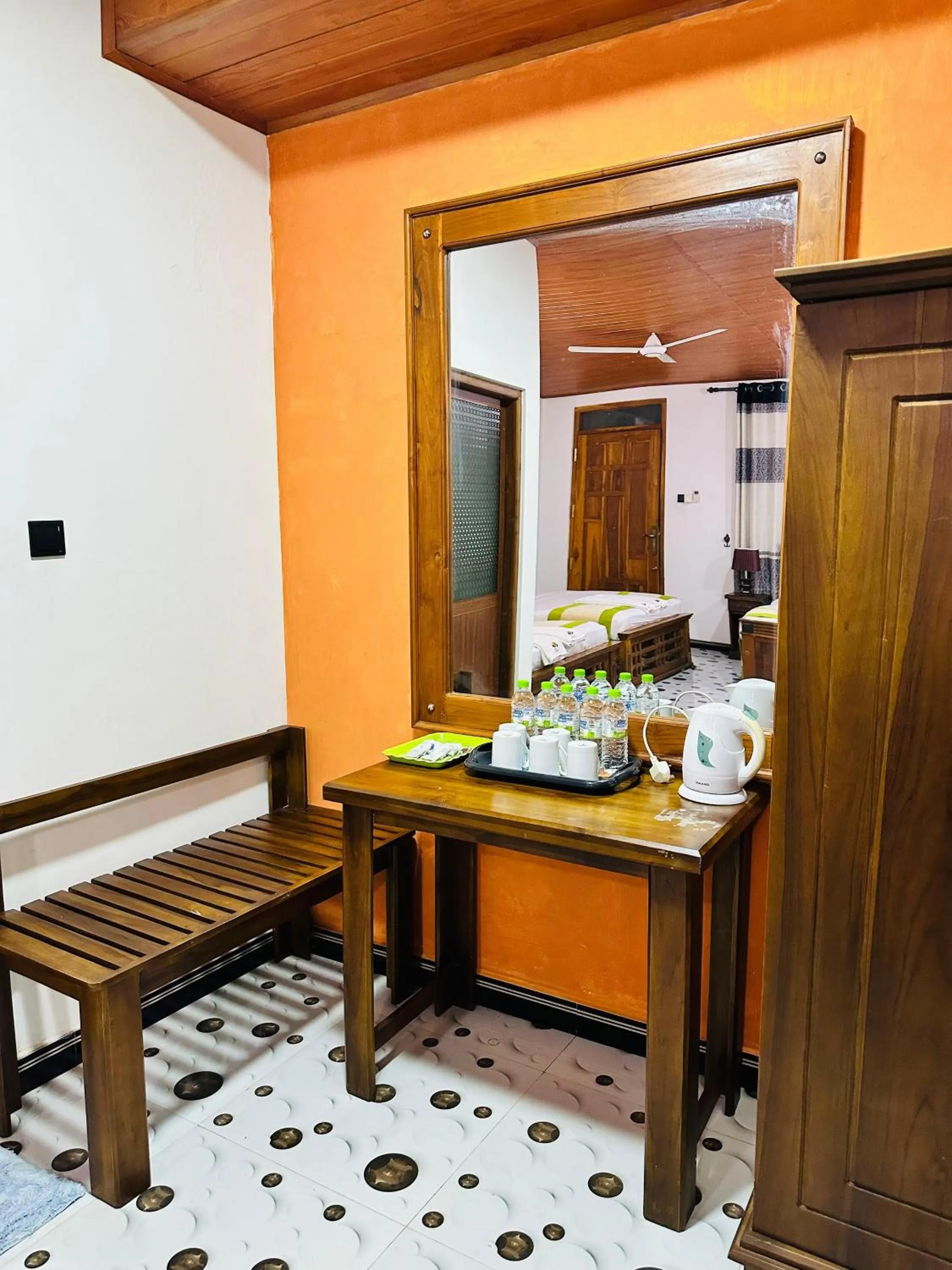 Coffee/tea facilities in L S Lanka Hotel Dambulla