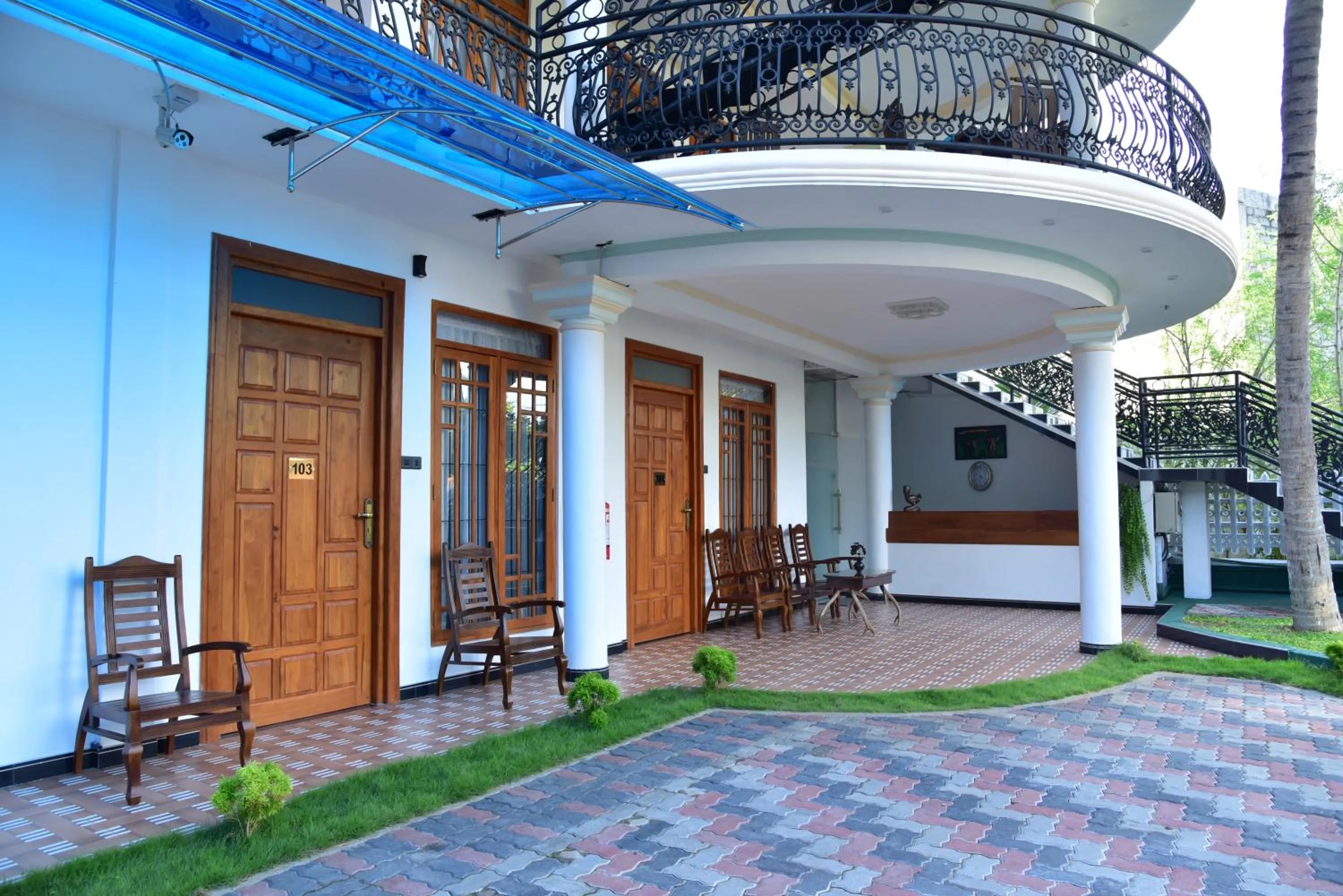 Facade/entrance in L S Lanka Hotel Dambulla