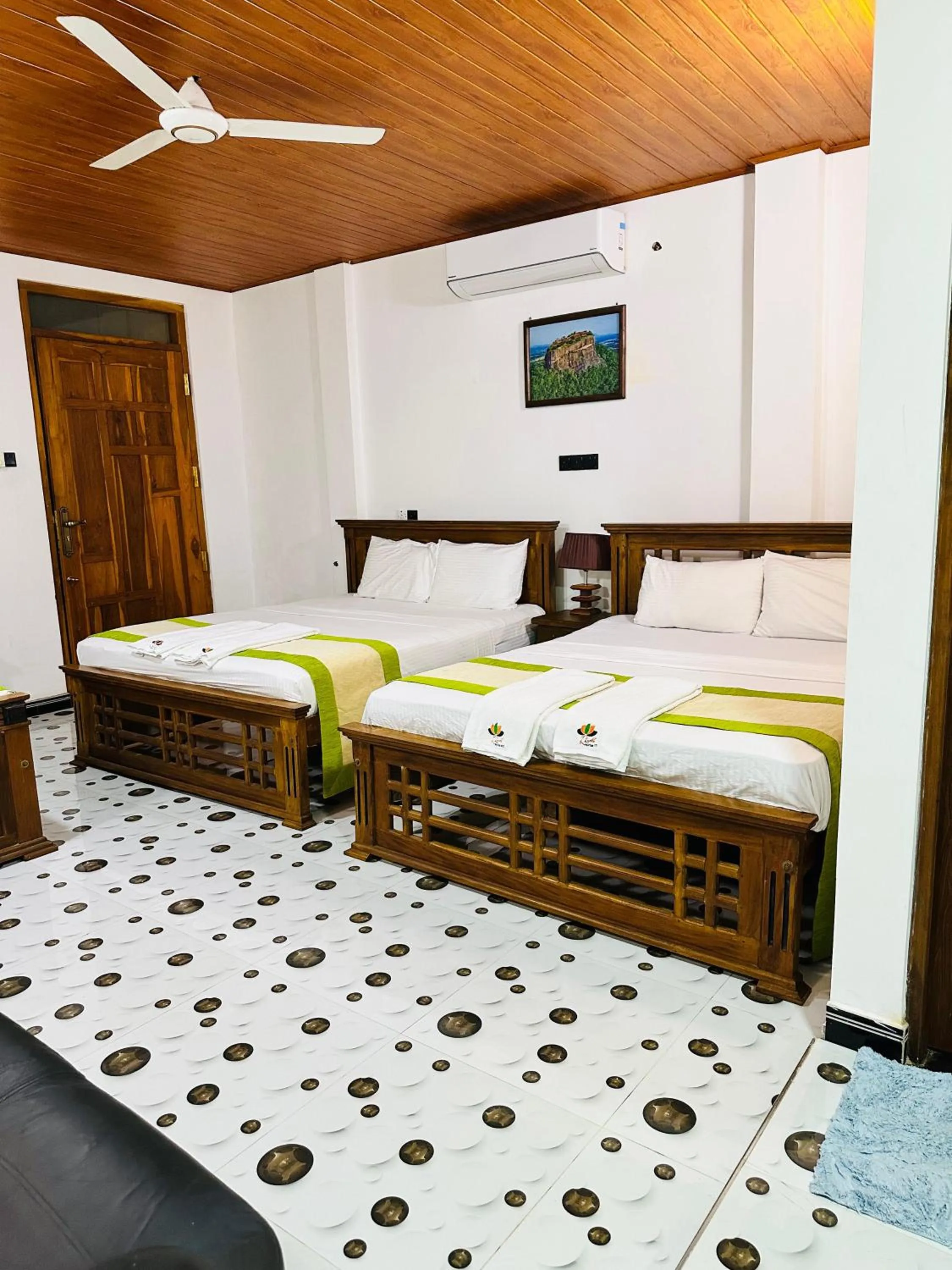 L S Lanka Hotel Dambulla