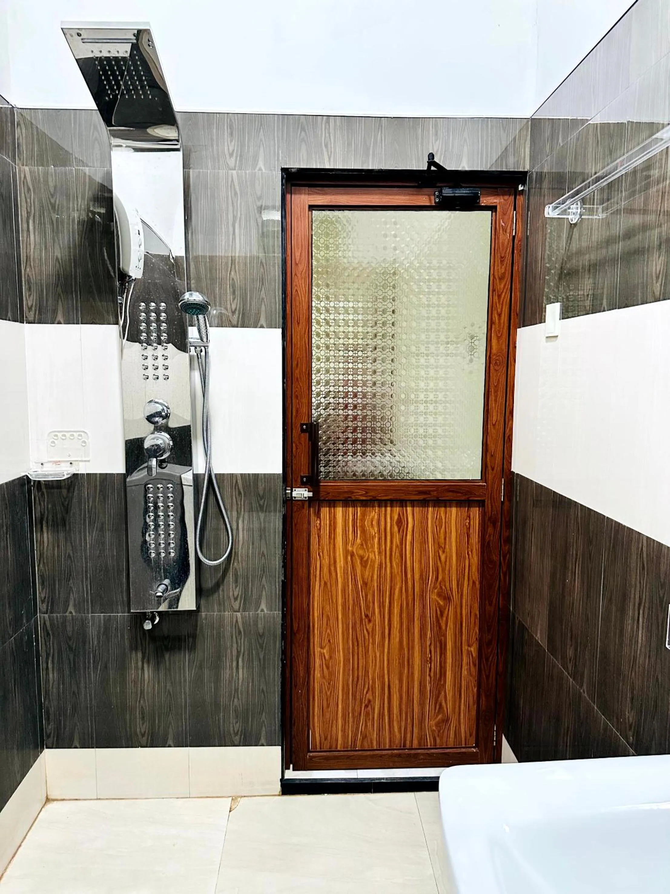 Bed in L S Lanka Hotel Dambulla