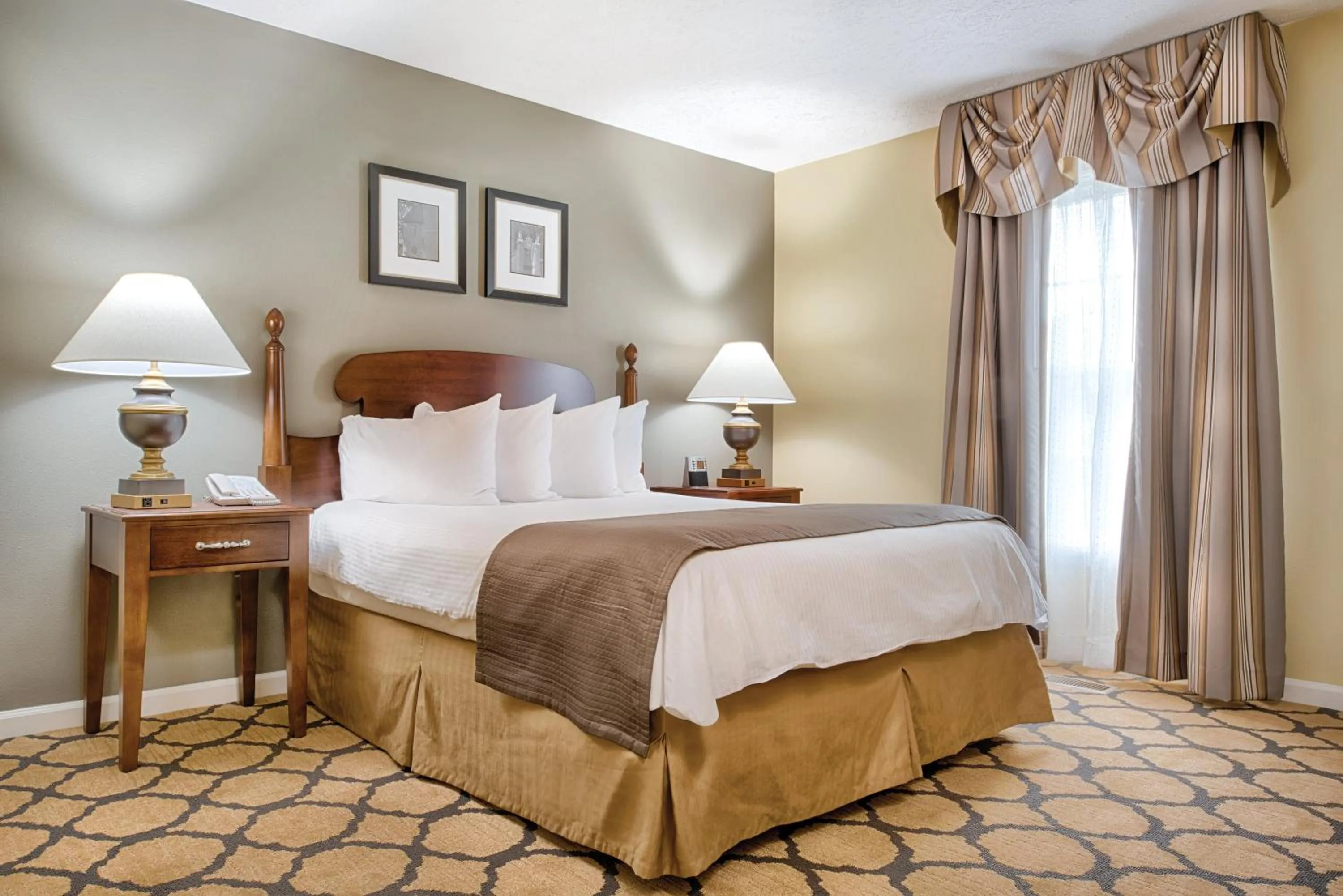 Photo of the whole room, Bed in Club Wyndham Patriots Place