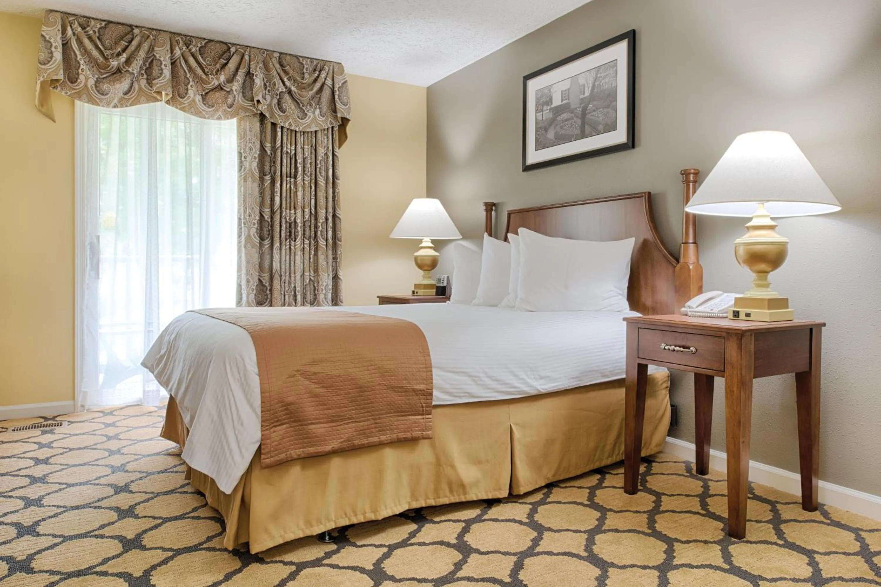 Photo of the whole room, Bed in Club Wyndham Patriots Place