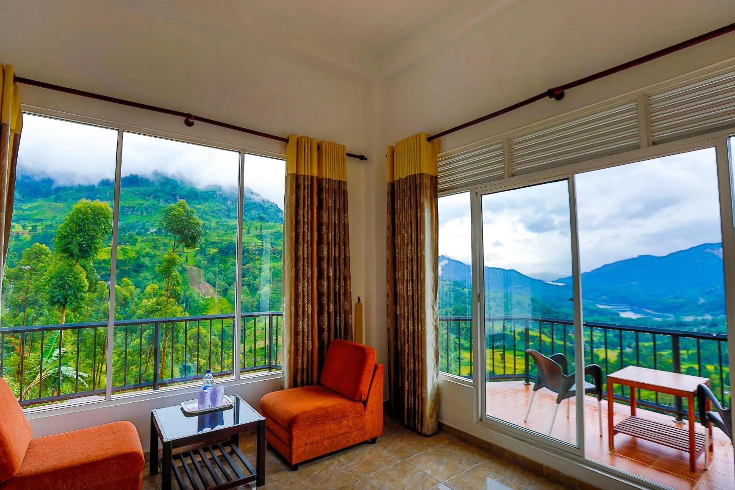 Mountain view in Thuruliya Hotel