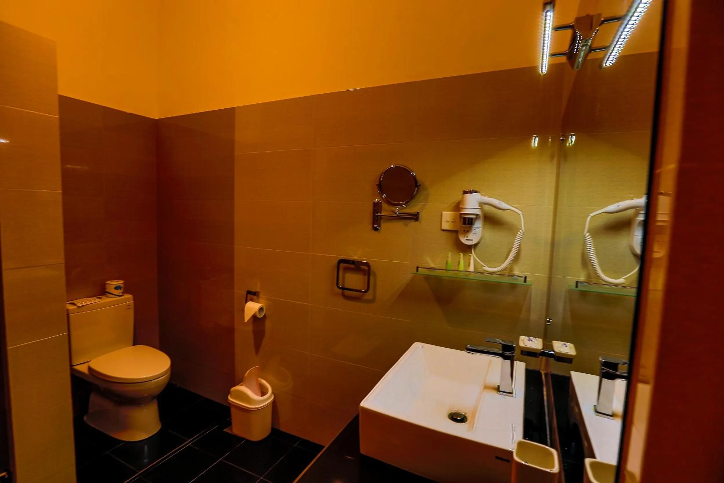 Bathroom in Thuruliya Hotel