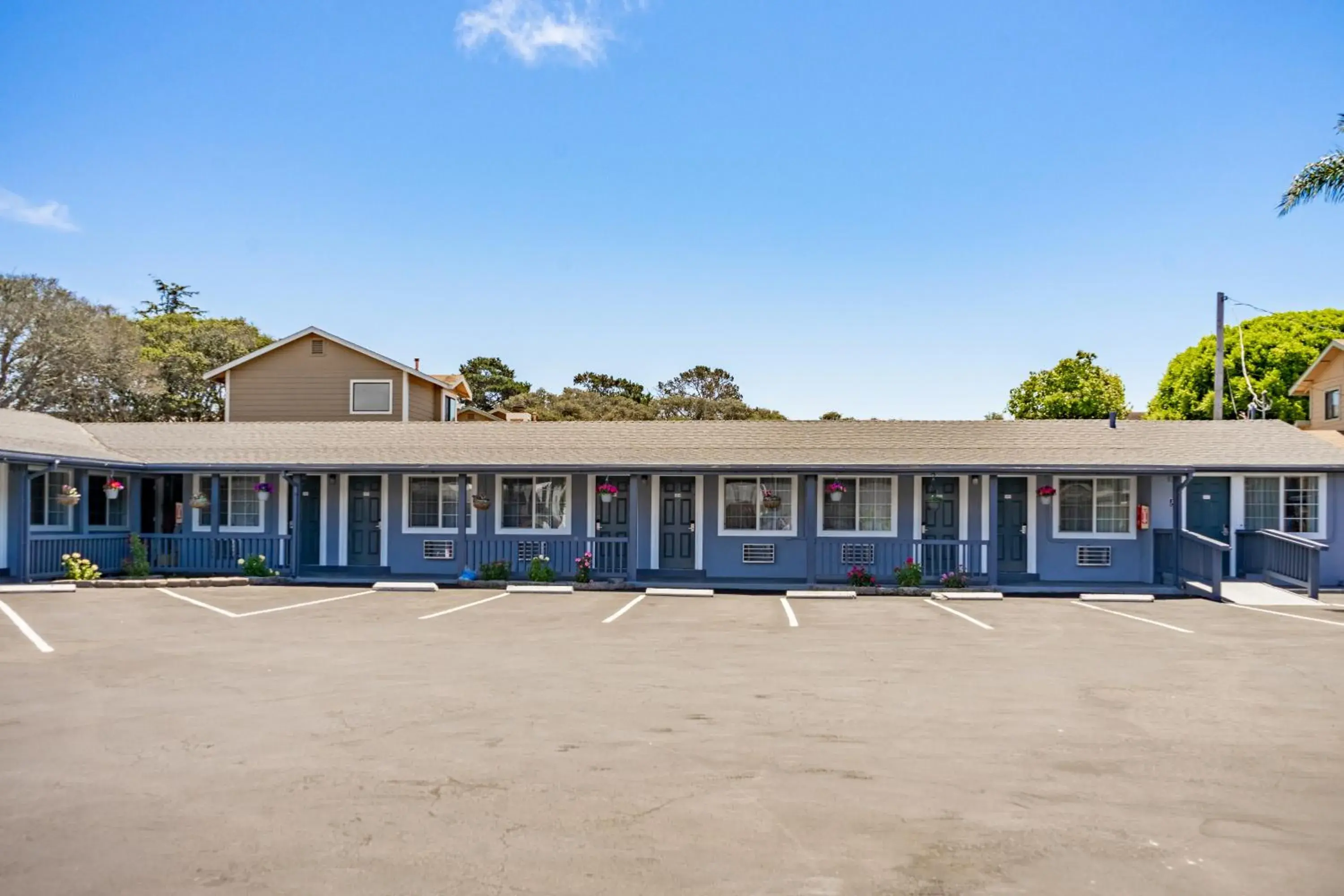 Property Building in The Monterey Fireplace Inn