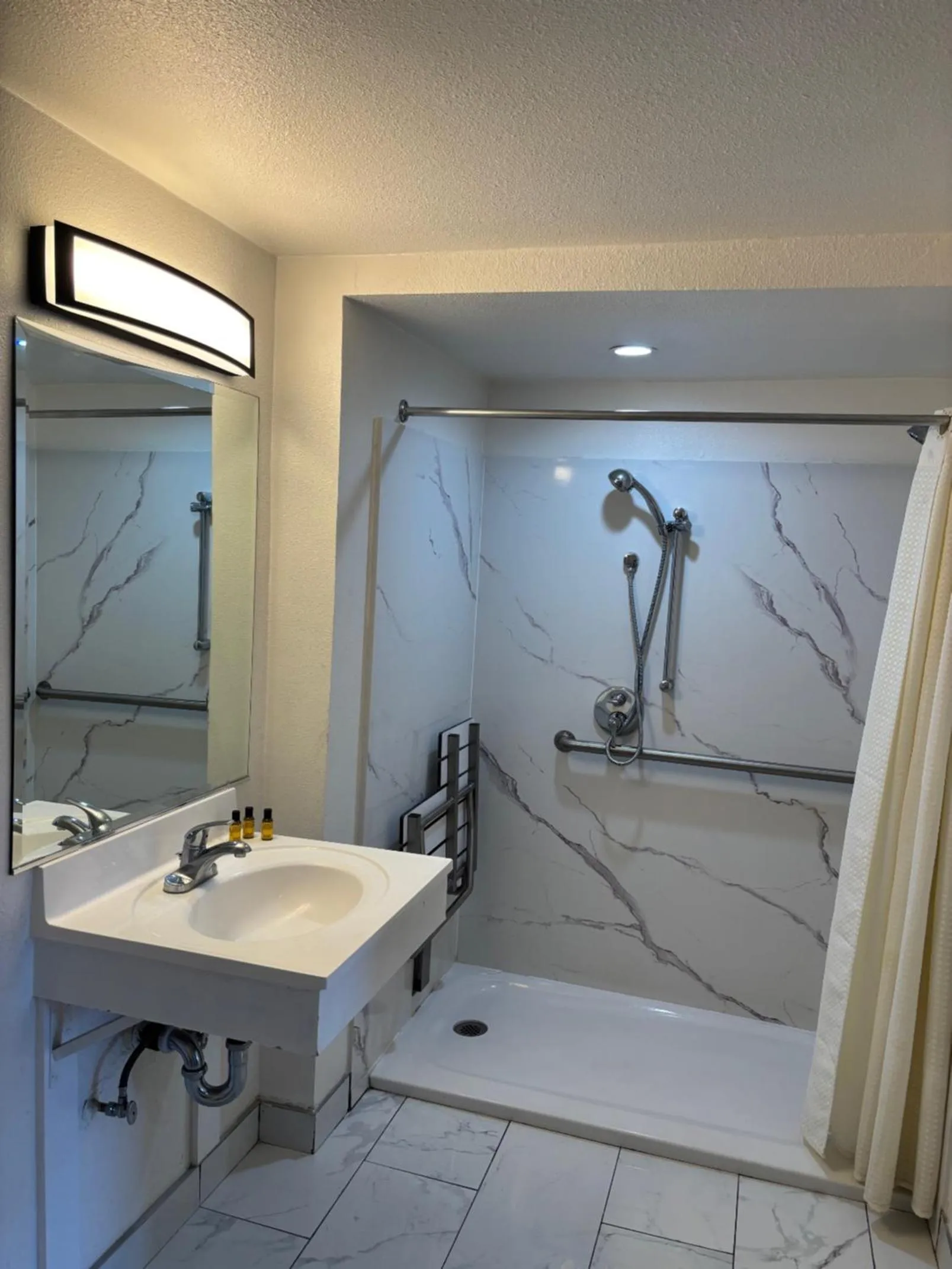 Bathroom in The Monterey Fireplace Inn